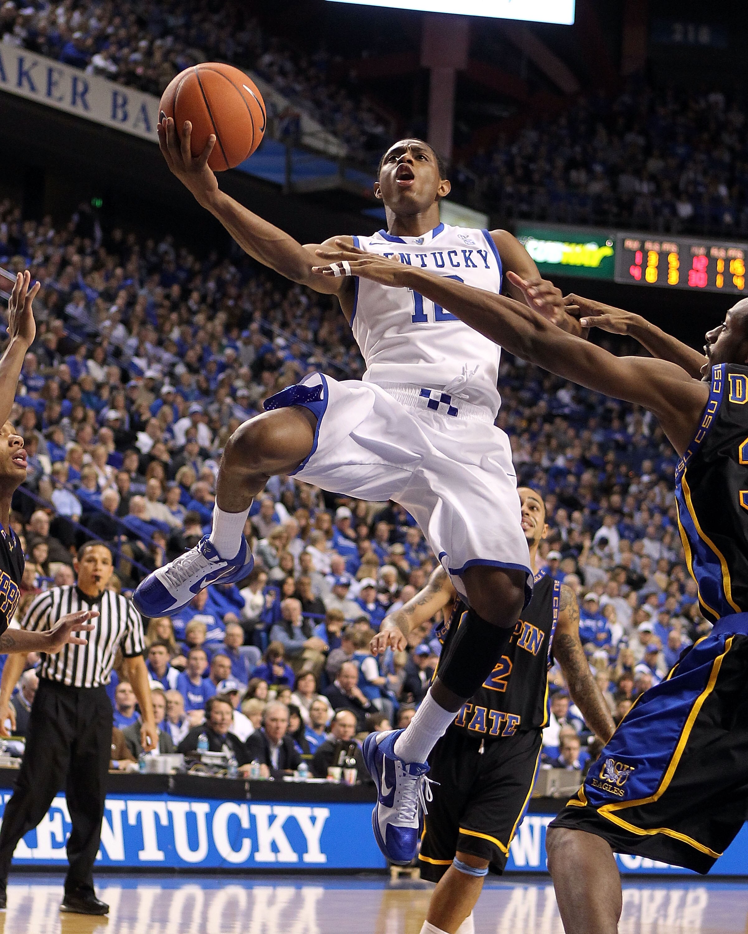 LEXINGTON, KY - DECEMBER 28:  Brandon Knight #12 of the Kentucky Wildcats shoots the ball during the game against the Coppin State Eagles at Rupp Arena on December 28, 2010 in Lexington, Kentucky.  Kentucky won 91-61.  (Photo by Andy Lyons/Getty Images)
