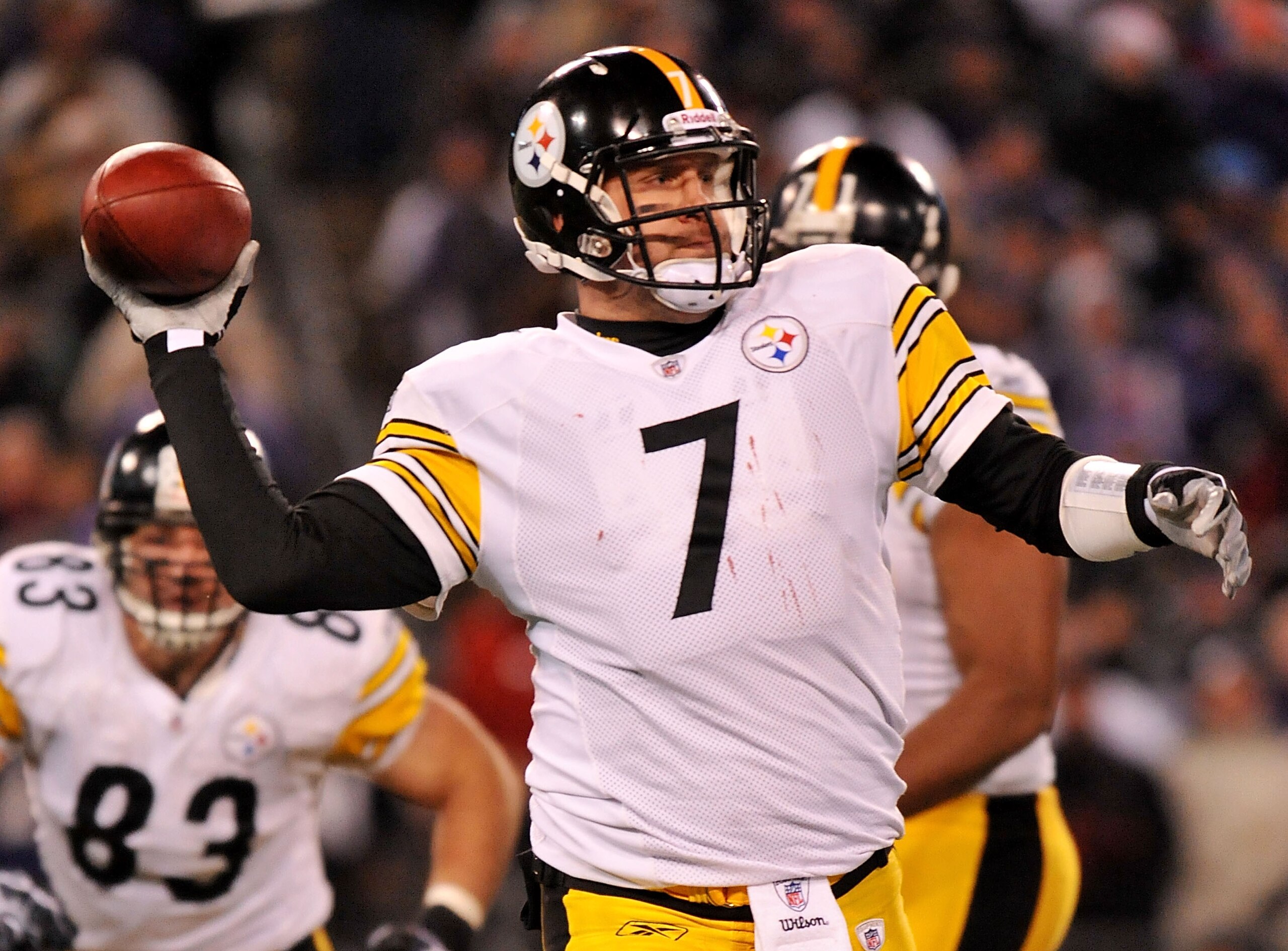 BALTIMORE, MD - DECEMBER 05:  Quarterback Ben Roethlisberger #7 of the Pittsburgh Steelers passes against the Baltimore Ravens during the second quarter of the game at M&T Bank Stadium on December 5, 2010 in Baltimore, Maryland.  (Photo by Larry French/Ge