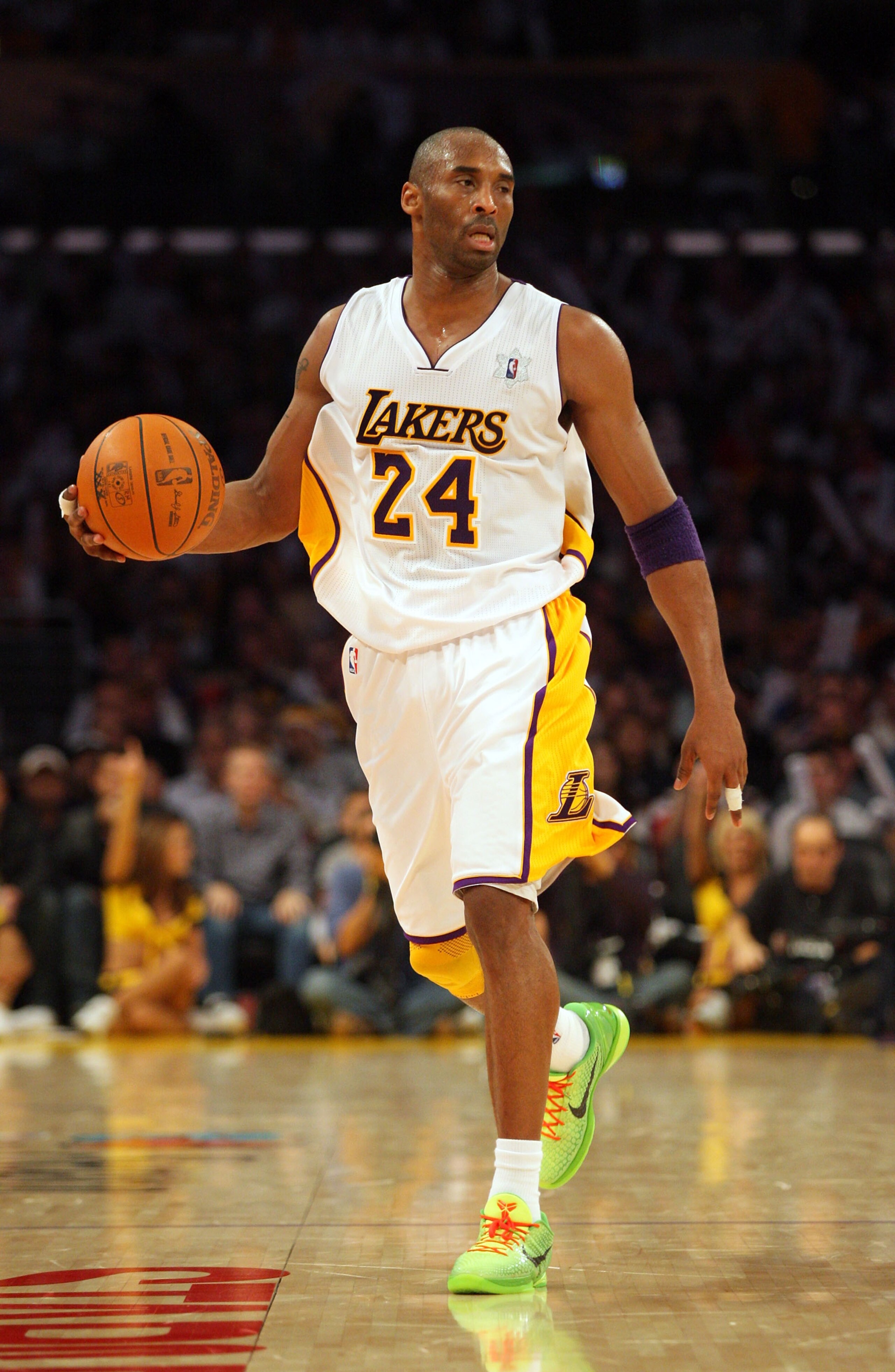 LOS ANGELES, CA - DECEMBER 25:  Kobe Bryant #24 of the Los Angeles Lakers dribbles the ball against the Miami Heat during the NBA game at Staples Center on December 25, 2010 in Los Angeles, California. NOTE TO USER: User expressly acknowledges and agrees
