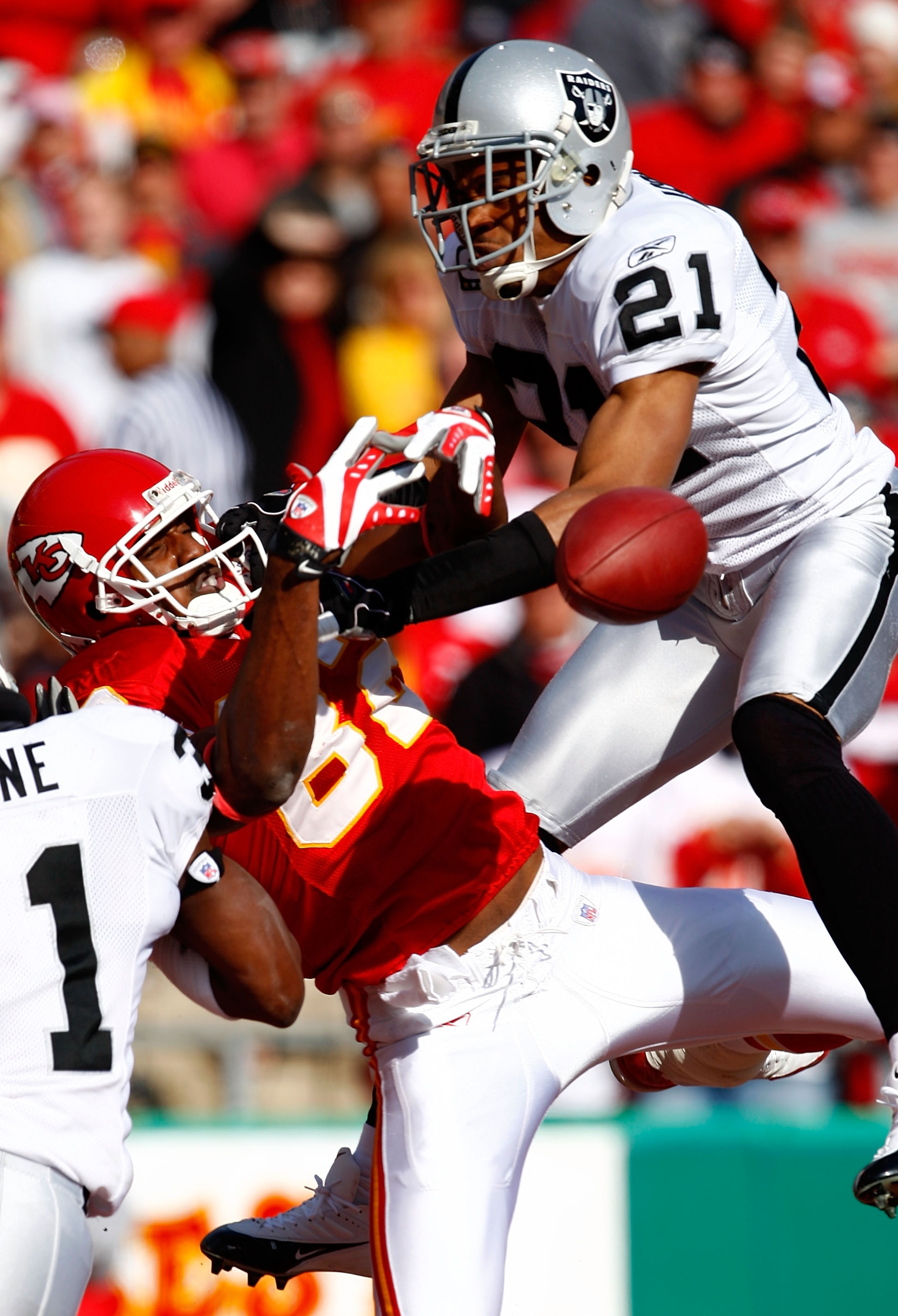 KANSAS CITY, MO - NOVEMBER 25:  Nnamdi Asomugha #21 of the Oakland Raiders breaks up a pass intended for Dwayne Bowe #82 of the Kansas City Chiefs during the game on November 25, 2007 at Arrowhead Stadium in Kansas City, Missouri.  (Photo by Jamie Squire/