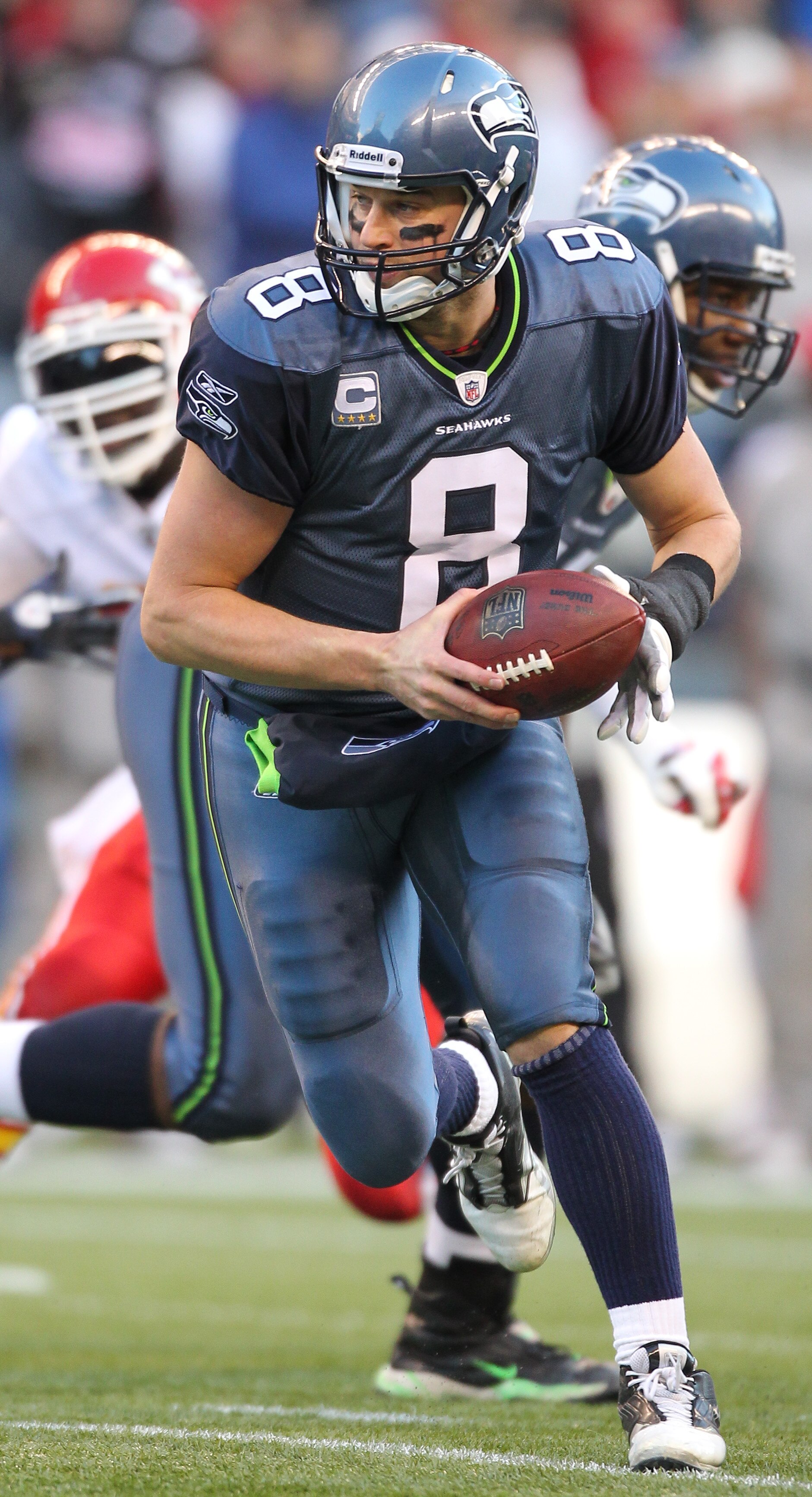 SEATTLE, WA - NOVEMBER 28:  Quarterback Matt Hasselbeck #8 of the Seattle Seahawks looks to hand off against the Kansas City Chiefs at Qwest Field on November 28, 2010 in Seattle, Washington. (Photo by Otto Greule Jr/Getty Images)