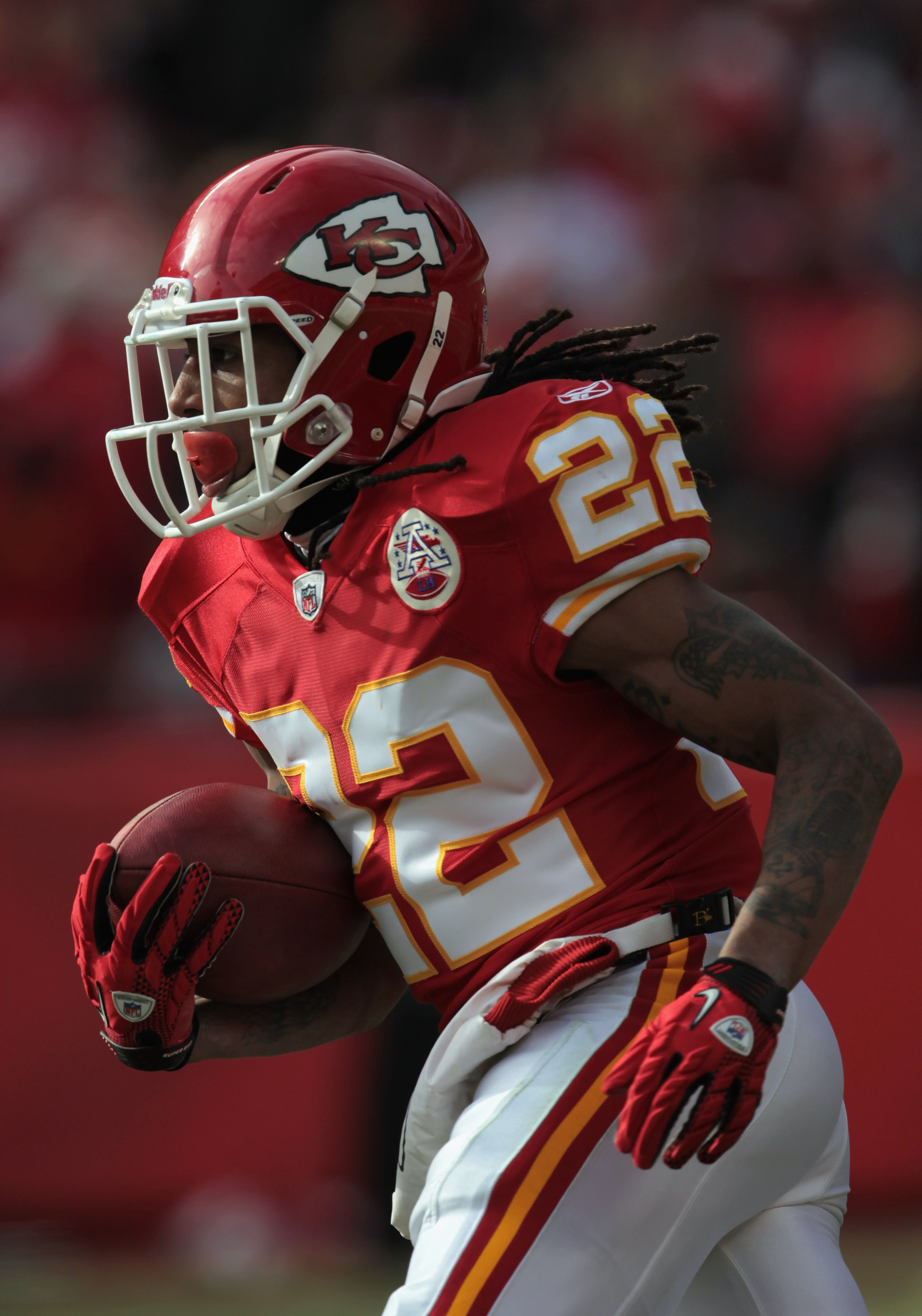 KANSAS CITY, MO - DECEMBER 26:  Dexter McCluster #22 of the Kansas City Chiefs carries the ball during the game against the Tennessee Titans on December 26, 2010 at Arrowhead Stadium in Kansas City, Missouri.  (Photo by Jamie Squire/Getty Images)