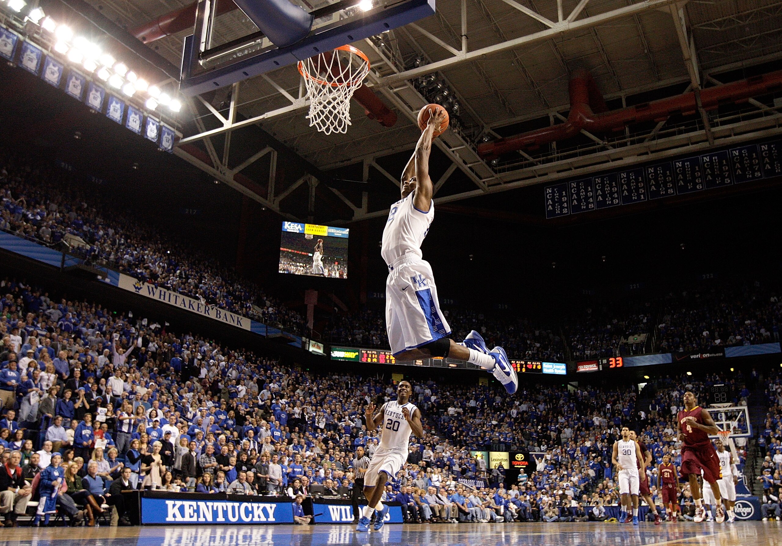 LEXINGTON, KY - DECEMBER 22:  Brandon Knight #12 of the Kentucky Wildcats dunks the ball during the game against the Winthrop Eagles on December 22, 2010 in Lexington, Kentucky.  Kentucky won 89-52.  (Photo by Andy Lyons/Getty Images)