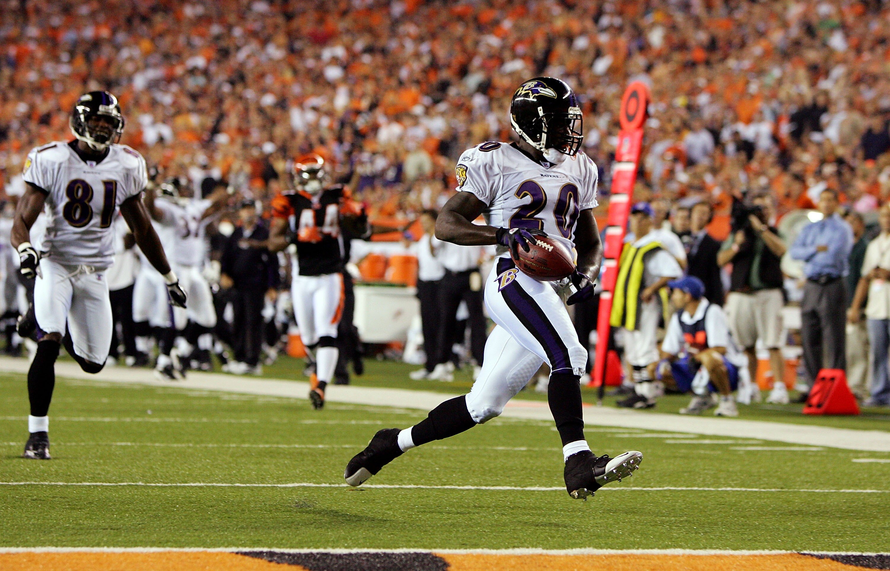CINCINNATI - SEPTEMBER 10:  Ed Reed #20 of the Baltimore Ravens runs in a touchdown in the fourth quarter on a punt return against the Cincinnati Bengals during their season opening game on September 10, 2007 at Paul Brown Stadium in Cincinnati, Ohio. The