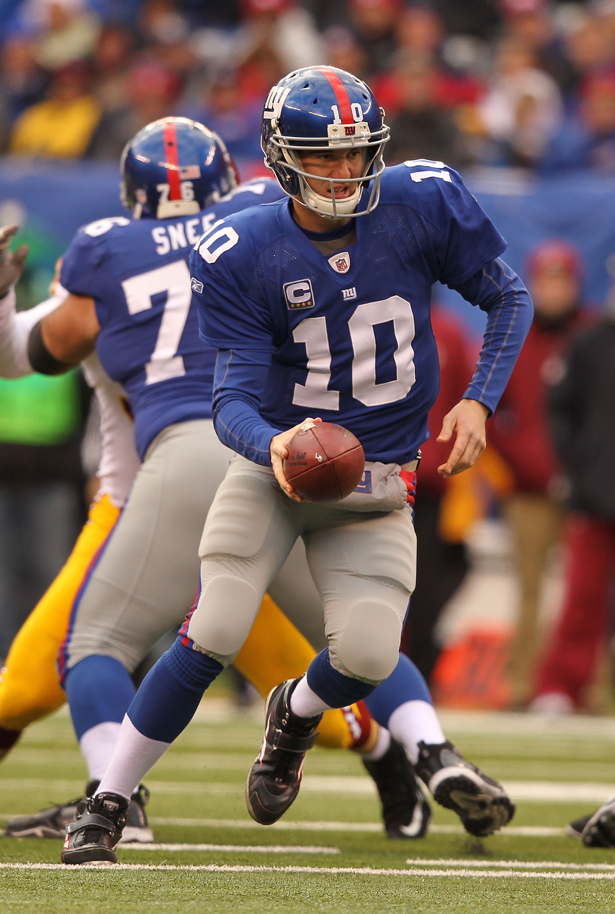 EAST RUTHERFORD, NJ - DECEMBER 05:  Eli Manning #10 of the New York Giants in action against the Washington Redskins during their game on December 5, 2010 at The New Meadowlands Stadium in East Rutherford, New Jersey.  (Photo by Al Bello/Getty Images)