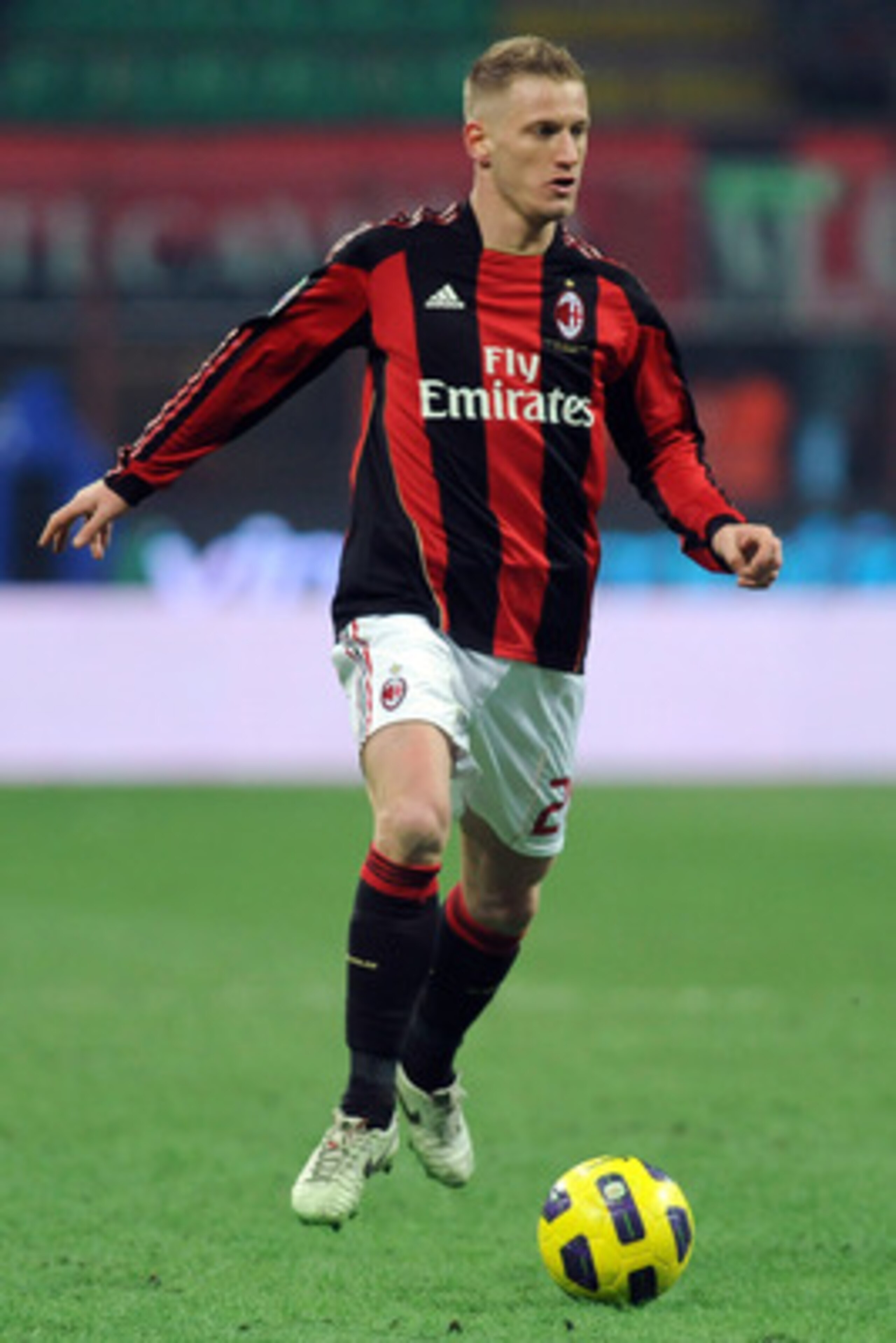 MILAN, ITALY - JANUARY 23:  Ignazio Abate of AC Milan in action during the Serie A match between AC Milan and AC Cesena at Stadio Giuseppe Meazza on January 23, 2011 in Milan, Italy.  (Photo by Valerio Pennicino/Getty Images)