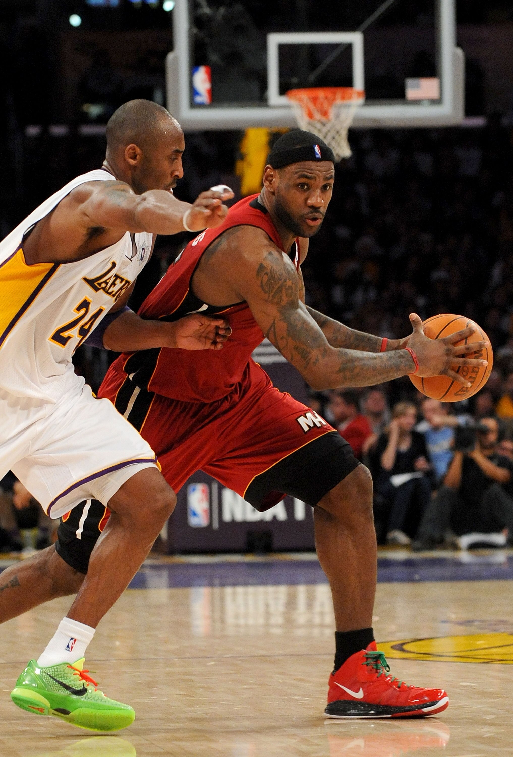 LOS ANGELES, CA - DECEMBER 25:  LeBron James #6 of the Miami Heat drives against Kobe Bryant #24 of the Los Angeles Lakers at Staples Center on December 25, 2010 in Los Angeles, California. NOTE TO USER: User expressly acknowledges and agrees that, by dow
