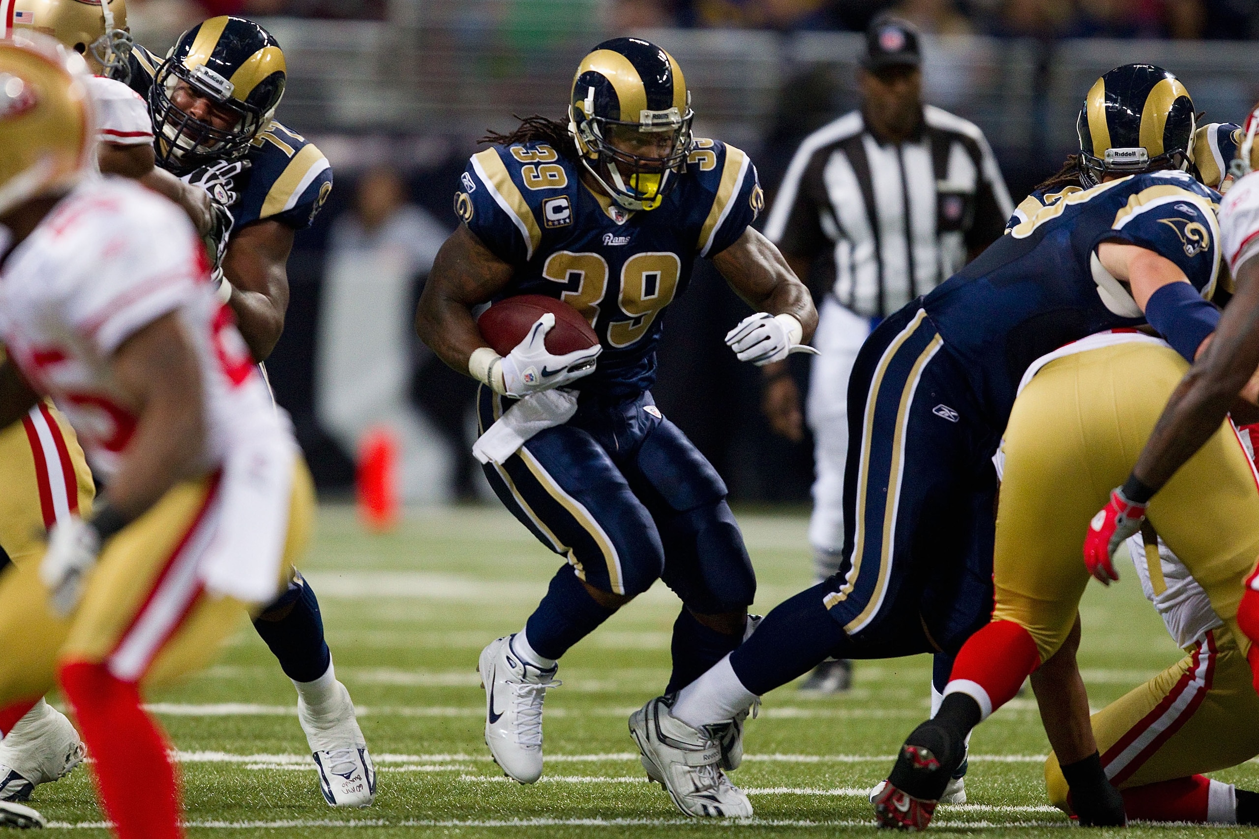 ST. LOUIS, MO - DECEMBER 26: Steven Jackson #39 of the St. Louis Rams rushes against the San Francisco 49ers at the Edward Jones Dome on December 26, 2010 in St. Louis, Missouri. The Rams beat the 49ers 25-17. (Photo by Dilip Vishwanat/Getty Images) ST. LOUIS, MO - DECEMBER 26: Steven Jackson #39 of the St. Louis Rams rushes against the San Francisco 49ers at the Edward Jones Dome on December 26, 2010 in St. Louis, Missouri. The Rams beat the 49ers 25-17. (Photo by Dilip Vishwanat/Getty Images)