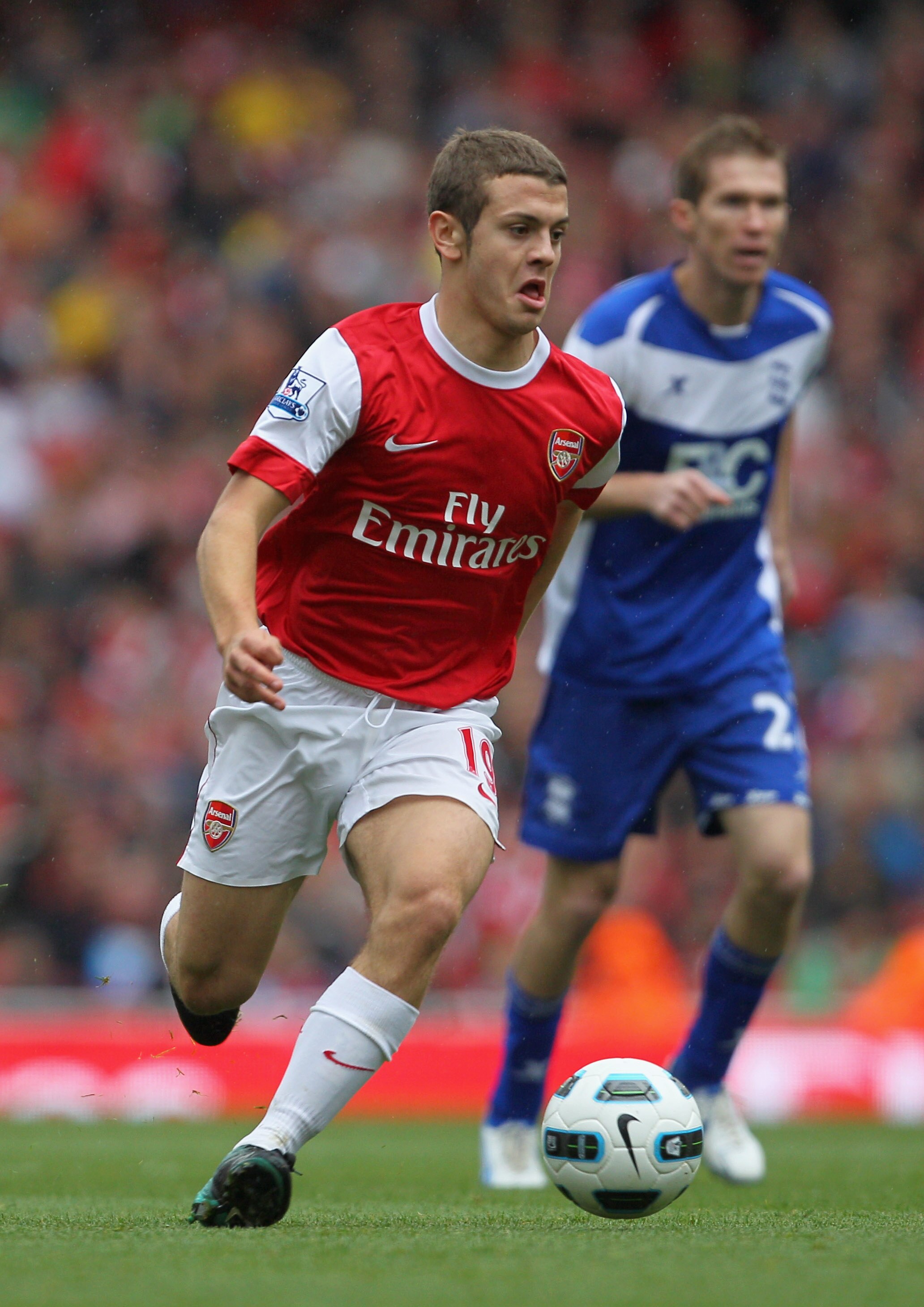 LONDON, ENGLAND - OCTOBER 16:  Jack Wilshere of Arsenal is tracked by Alexander Hleb of Birmingham City during the Barclays Premier League match between Arsenal and Birmingham City at Emirates Stadium on October 16, 2010 in London, England.  (Photo by Cli