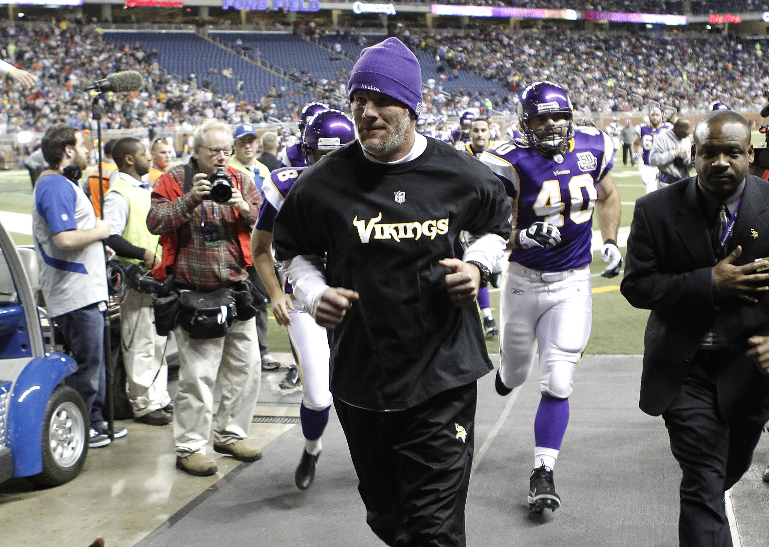 DETROIT, MI - DECEMBER 13:  Brett Favre #4 of the Minnesota Vikings runs off the field prior to playing the New York Giants at Ford Field on December 13, 2010 in Detroit, Michigan.  (Photo by Gregory Shamus/Getty Images)