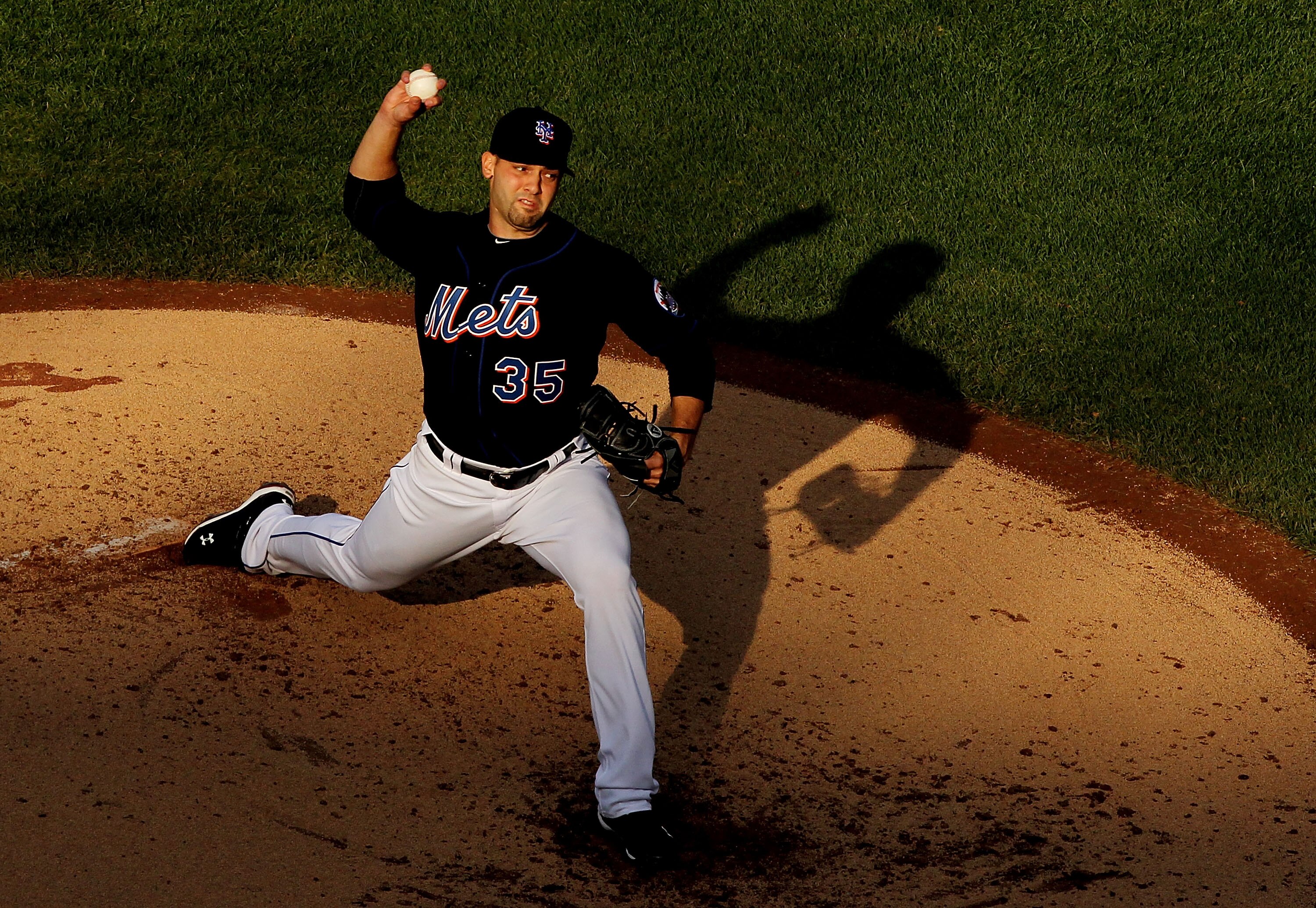 NEW YORK - SEPTEMBER 18:  Dillon Gee #35 of the New York Mets pitches against the Atlanta Braves during their game on September 18, 2010 at Citi Field in the Flushing neighborhood of the Queens borough of New York City.  (Photo by Al Bello/Getty Images)