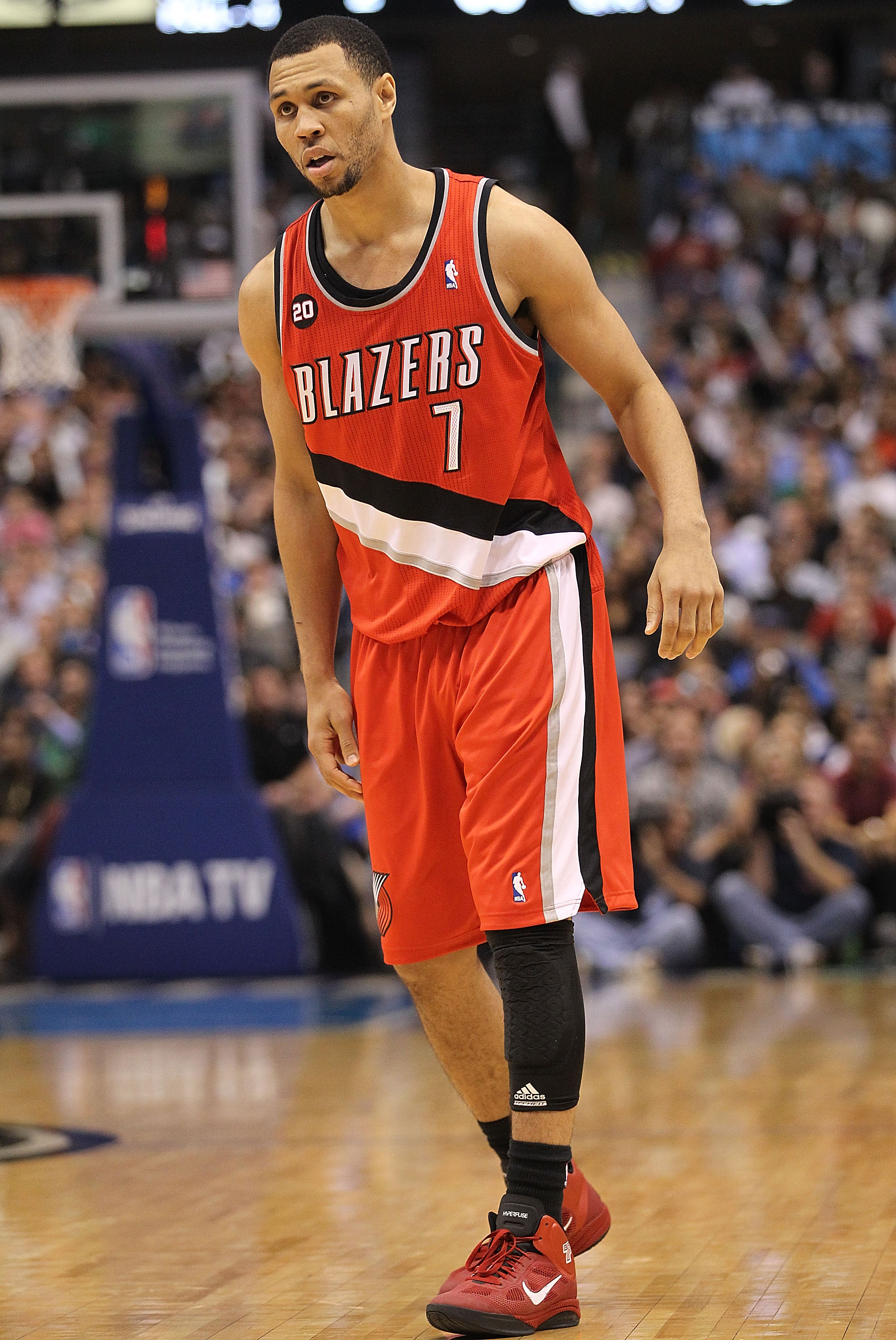 DALLAS, TX - DECEMBER 15:  Guard Brandon Roy #7 of the Portland Trail Blazers at American Airlines Center on December 15, 2010 in Dallas, Texas.  NOTE TO USER: User expressly acknowledges and agrees that, by downloading and or using this photograph, User