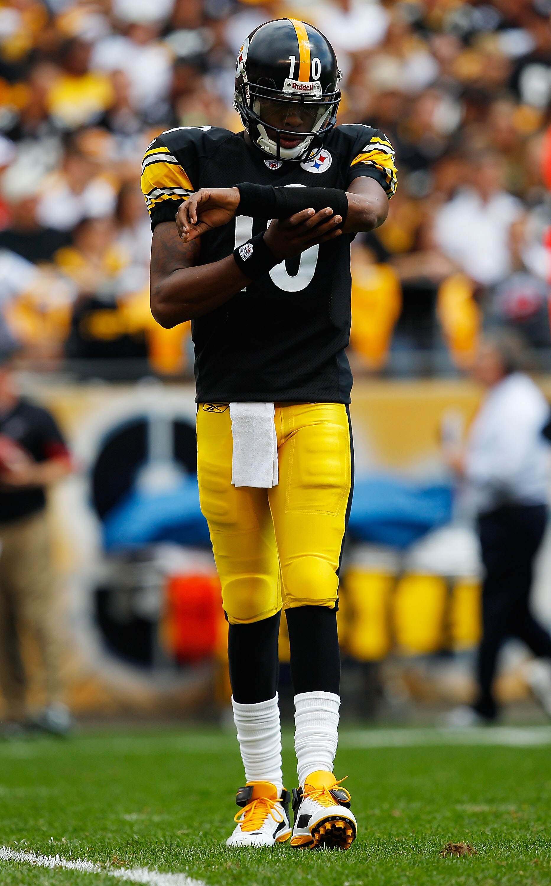 PITTSBURGH - SEPTEMBER 12:  Dennis Dixon #10 of the Pittsburgh Steelers checks his plays on his way to the huddle during the NFL season opener game against the Atlanta Falcons on September 12, 2010 at Heinz Field in Pittsburgh, Pennsylvania.  (Photo by Ja