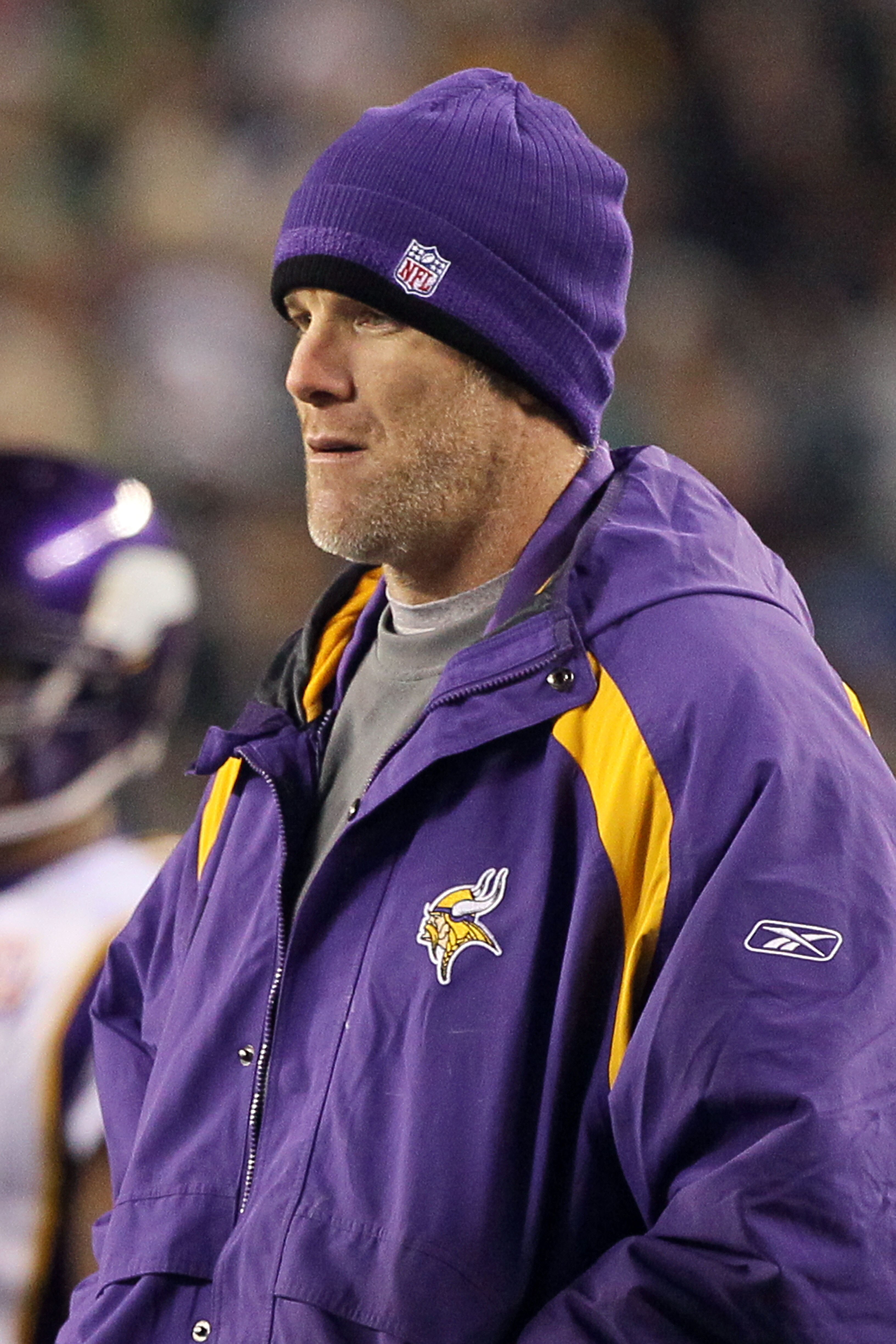 PHILADELPHIA, PA - DECEMBER 28:  Injured Quarterback Brett Favre #4 of the Minnesota Vikings stands on the field during thier game against the Philadelphia Eagles at Lincoln Financial Field on December 26, 2010 in Philadelphia, Pennsylvania.  (Photo by Ji
