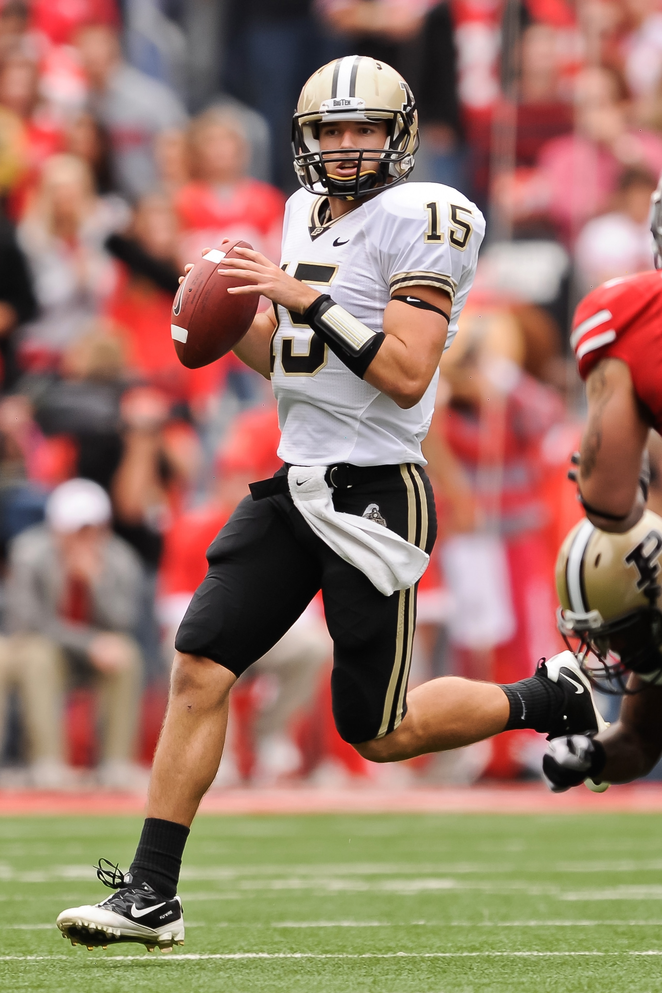 COLUMBUS, OH - OCTOBER 23:  Quarterback Rob Henry #15 of the Purdue Boilermakers runs with the ball against the Ohio State Buckeyes at Ohio Stadium on October 23, 2010 in Columbus, Ohio.  (Photo by Jamie Sabau/Getty Images)