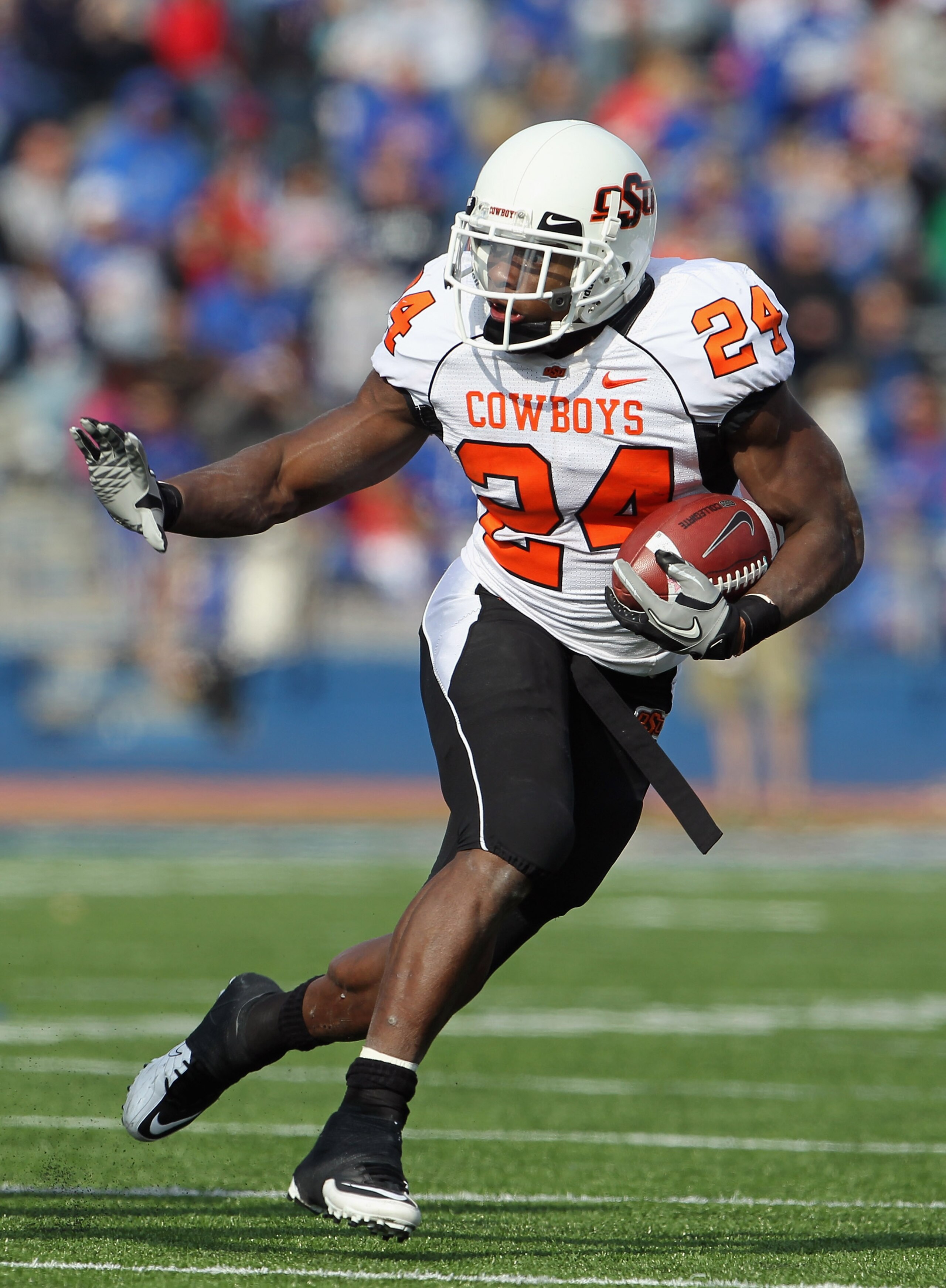 LAWRENCE, KS - NOVEMBER 20: Running back Kendall Hunter #24 of the Oklahoma State Cowboys carries the ball during the game against the Kansas Jayhawks on November 20, 2010 at Memorial Stadium in Lawrence, Kansas. (Photo by Jamie Squire/Getty Images) LAWRENCE, KS - NOVEMBER 20: Running back Kendall Hunter #24 of the Oklahoma State Cowboys carries the ball during the game against the Kansas Jayhawks on November 20, 2010 at Memorial Stadium in Lawrence, Kansas. (Photo by Jamie Squire/Getty Images)