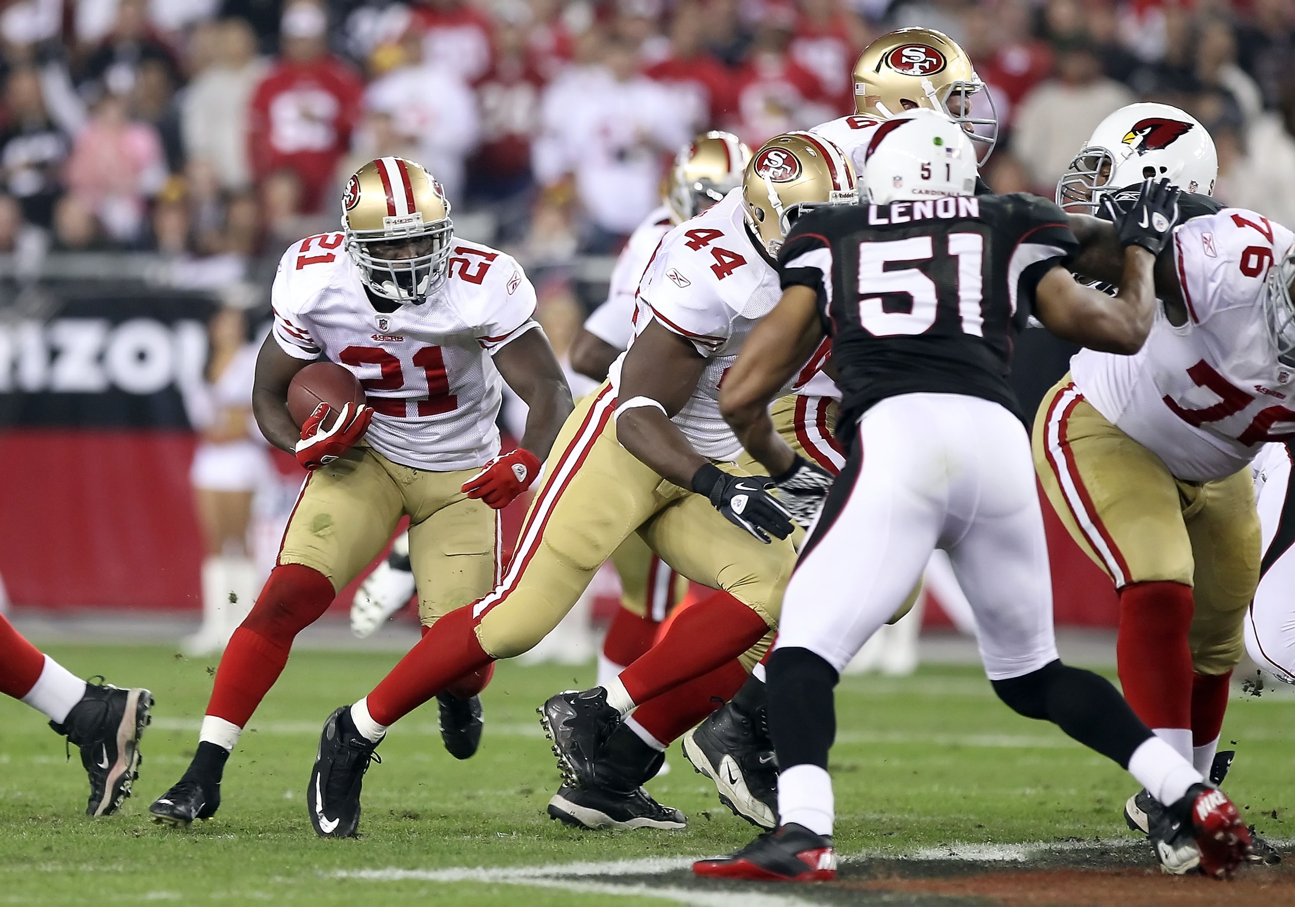 GLENDALE, AZ - NOVEMBER 29:  Runningback Frank Gore #21 of the San Francisco 49ers runs with the football against the Arizona Cardinals during the NFL game at the University of Phoenix Stadium on November 29, 2010 in Glendale, Arizona.   The 49ers defeate