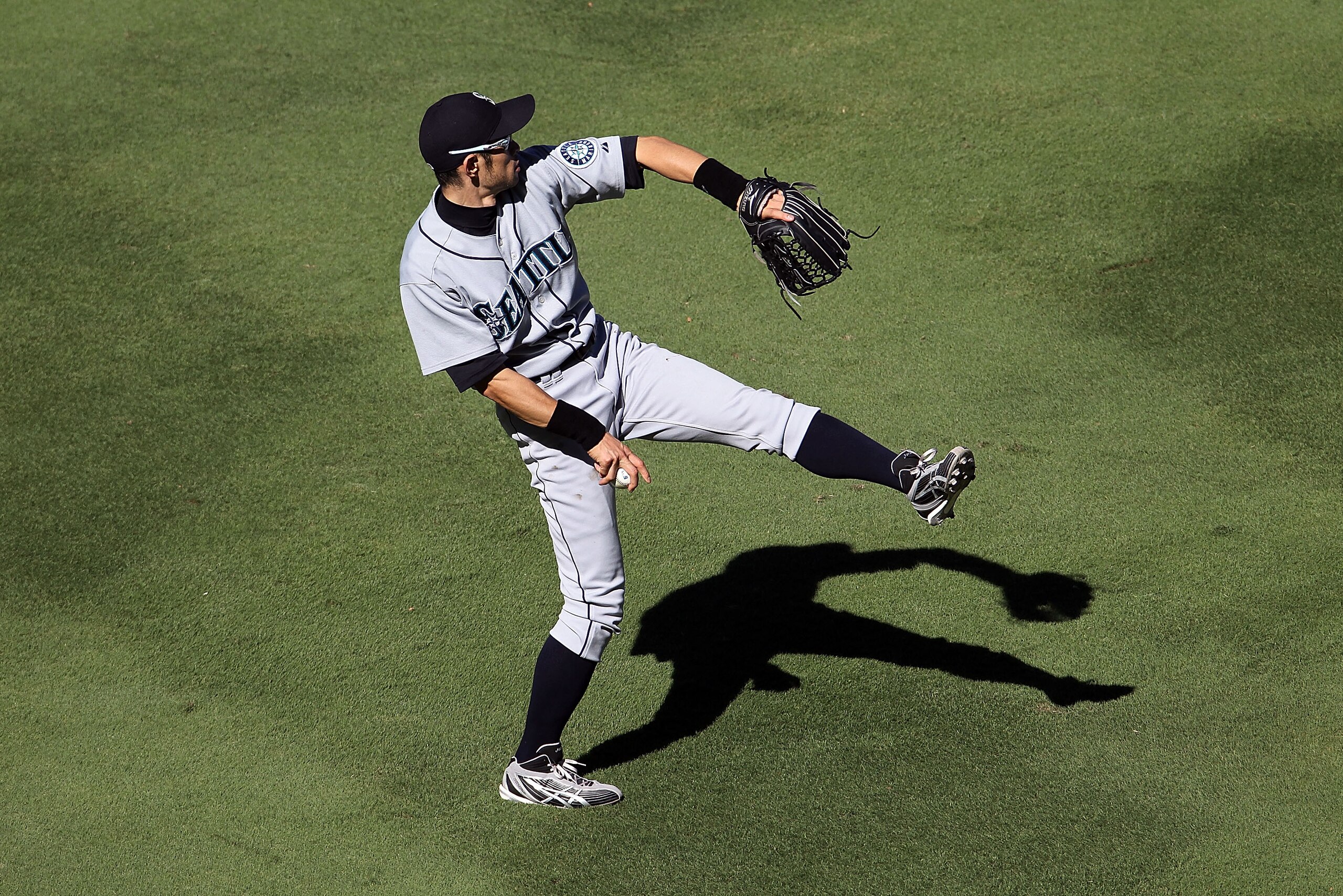 ARLINGTON, TX - SEPTEMBER 29:  Ichiro Suzuki #51 of the Seattle Mariners at Rangers Ballpark in Arlington on September 29, 2010 in Arlington, Texas.  (Photo by Ronald Martinez/Getty Images)