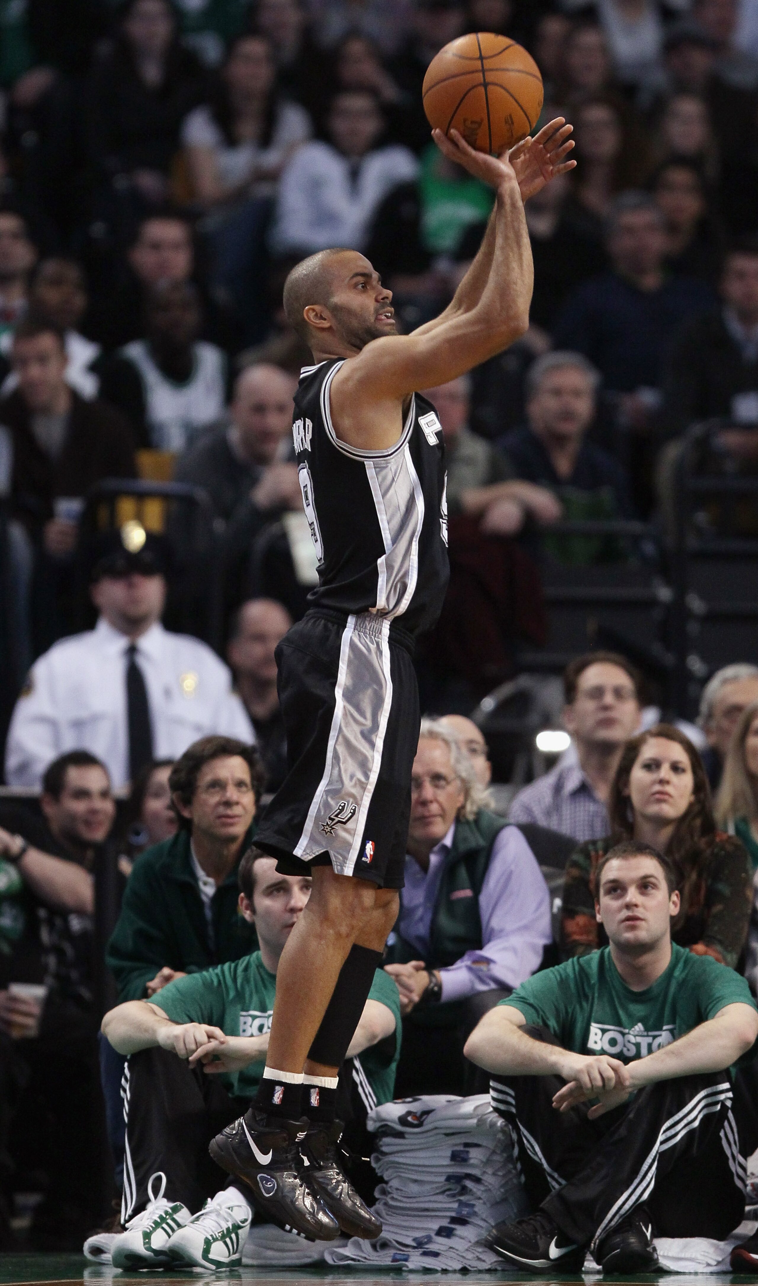 BOSTON, MA - JANUARY 05: Tony Parker #9 of the San Antonio Spurs takes a shot in the first half against the Boston Celtics on January 5, 2011 at the TD Garden in Boston, Massachusetts. NOTE TO USER: User expressly acknowledges and agrees that, by downloa BOSTON, MA - JANUARY 05: Tony Parker #9 of the San Antonio Spurs takes a shot in the first half against the Boston Celtics on January 5, 2011 at the TD Garden in Boston, Massachusetts. NOTE TO USER: User expressly acknowledges and agrees that, by downloa