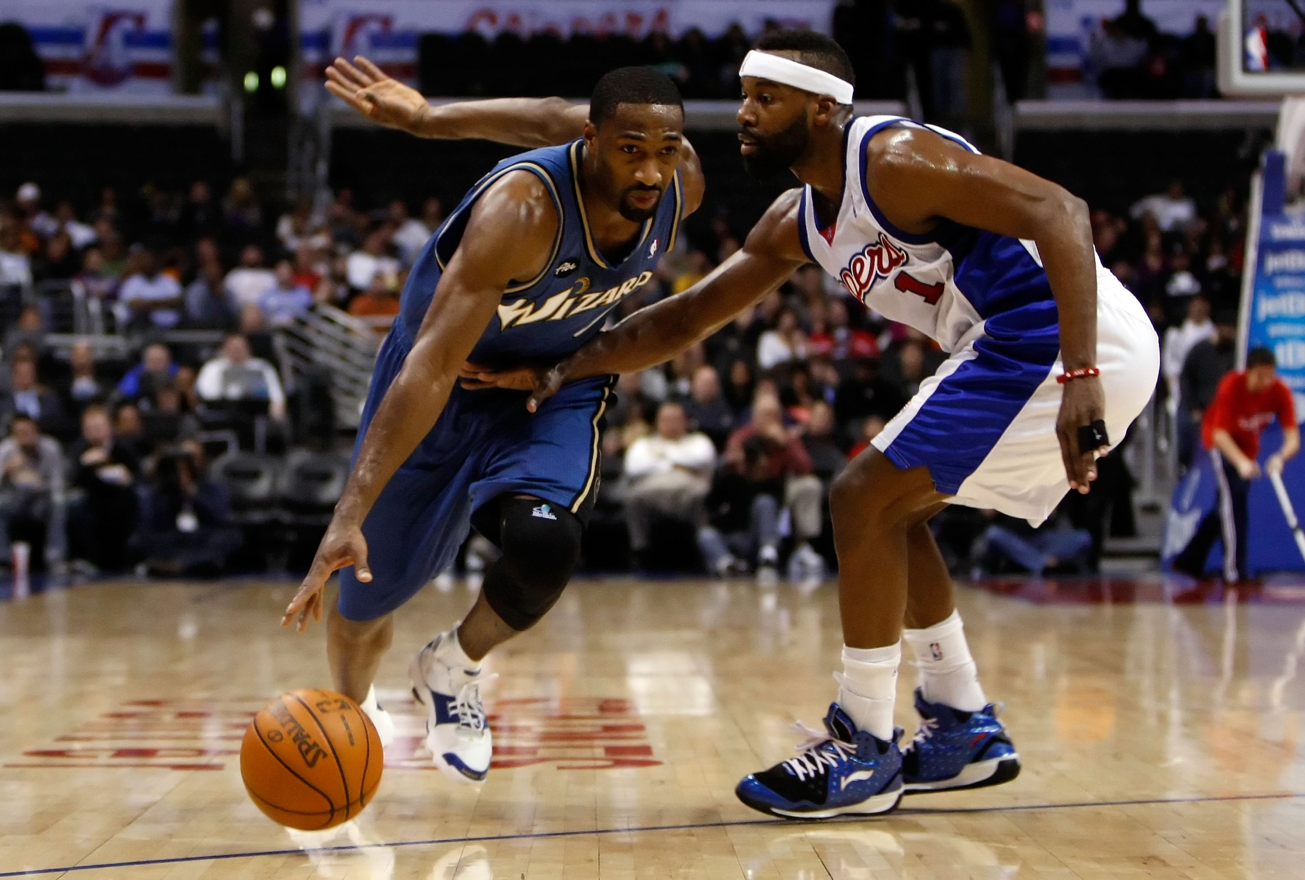 LOS ANGELES, CA - DECEMBER 14: Gilbert Arenas #0 of the Washington Wizards drives to the basket as Baron Davis #1 of the Los Angeles Clippers defends in the first half at Staples Center on December 14, 2009 in Los Angeles, California. The Clippers defeat LOS ANGELES, CA - DECEMBER 14: Gilbert Arenas #0 of the Washington Wizards drives to the basket as Baron Davis #1 of the Los Angeles Clippers defends in the first half at Staples Center on December 14, 2009 in Los Angeles, California. The Clippers defeat