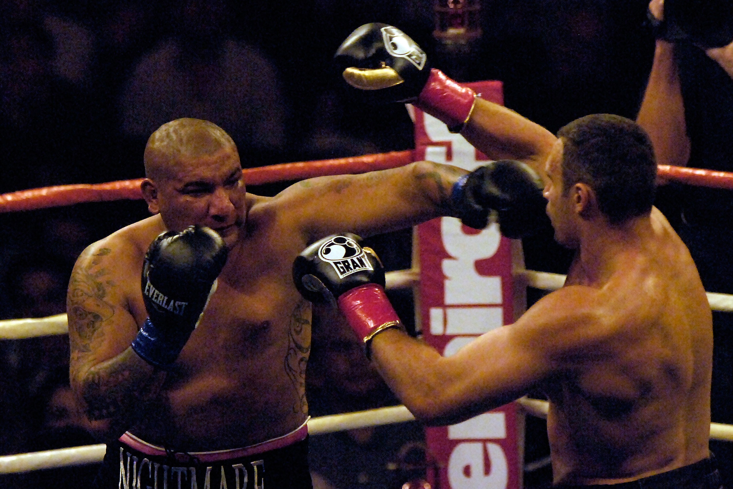 LOS ANGELES, CA - SEPTEMBER 26:  Chris Arreola Throws a left hand against opponent Vitali Klitschko on September 26, 2009 in Los Angeles, California.  (Photo by Jacob de Golish/Getty Images)