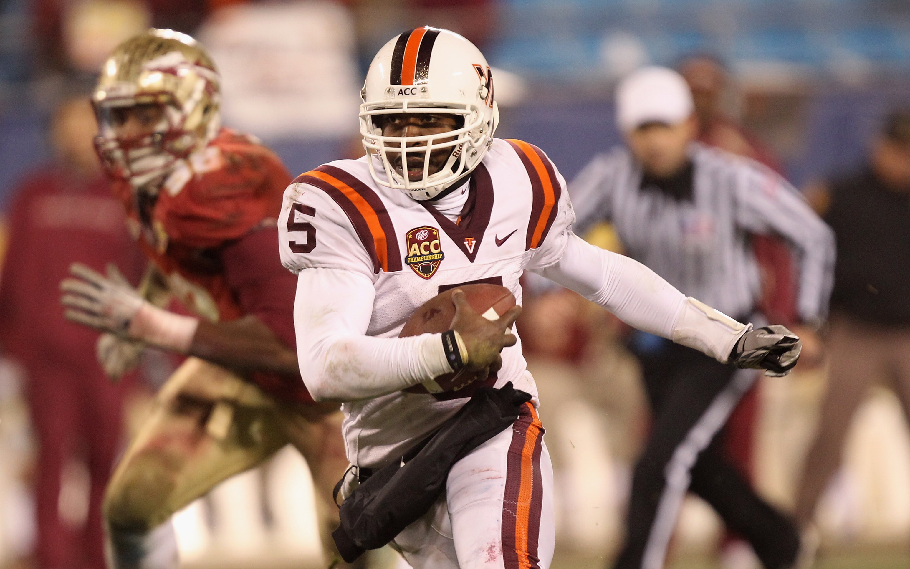 CHARLOTTE, NC - DECEMBER 04:  Tyrod Taylor #5 of the Virginia Tech Hokies against the Florida State Seminoles during their game at Bank of America Stadium on December 4, 2010 in Charlotte, North Carolina.  (Photo by Streeter Lecka/Getty Images)