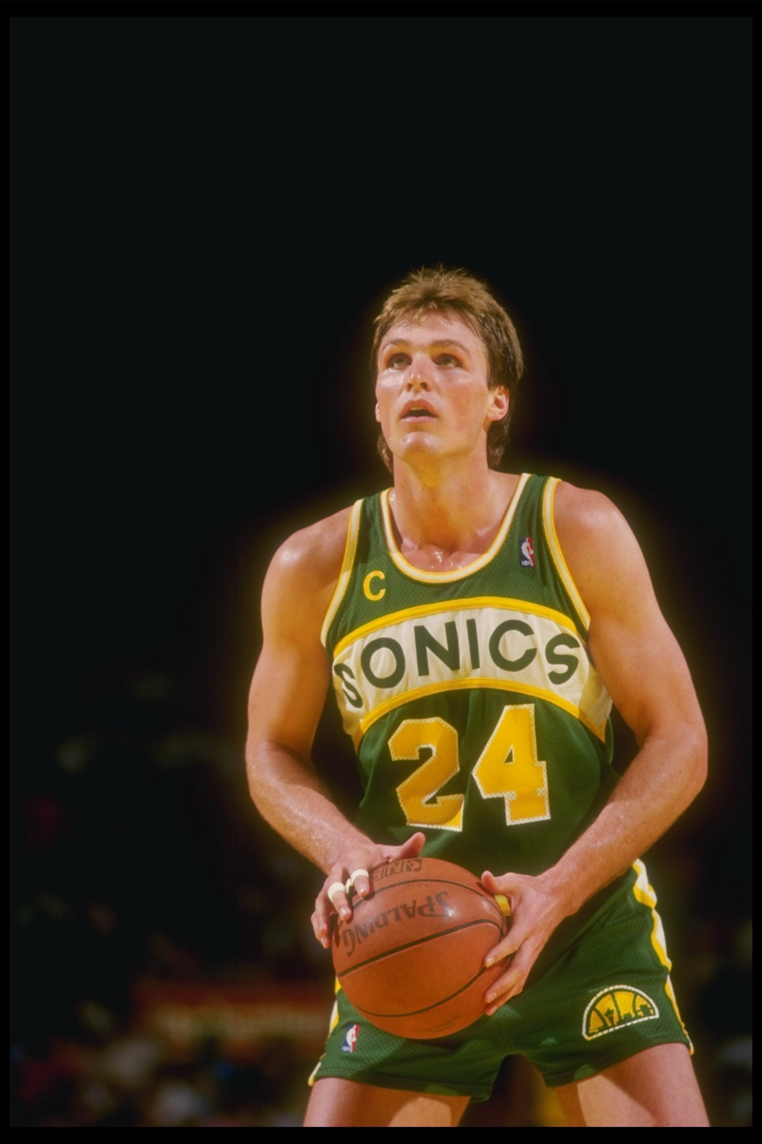 1988:  Forward Tom Chambers of the Seattle SuperSonics looks to shoot the ball during a game against the Los Angeles Lakers at the Great Western Forum in Inglewood, California. Mandatory Credit: Stephen Dunn  /Allsport