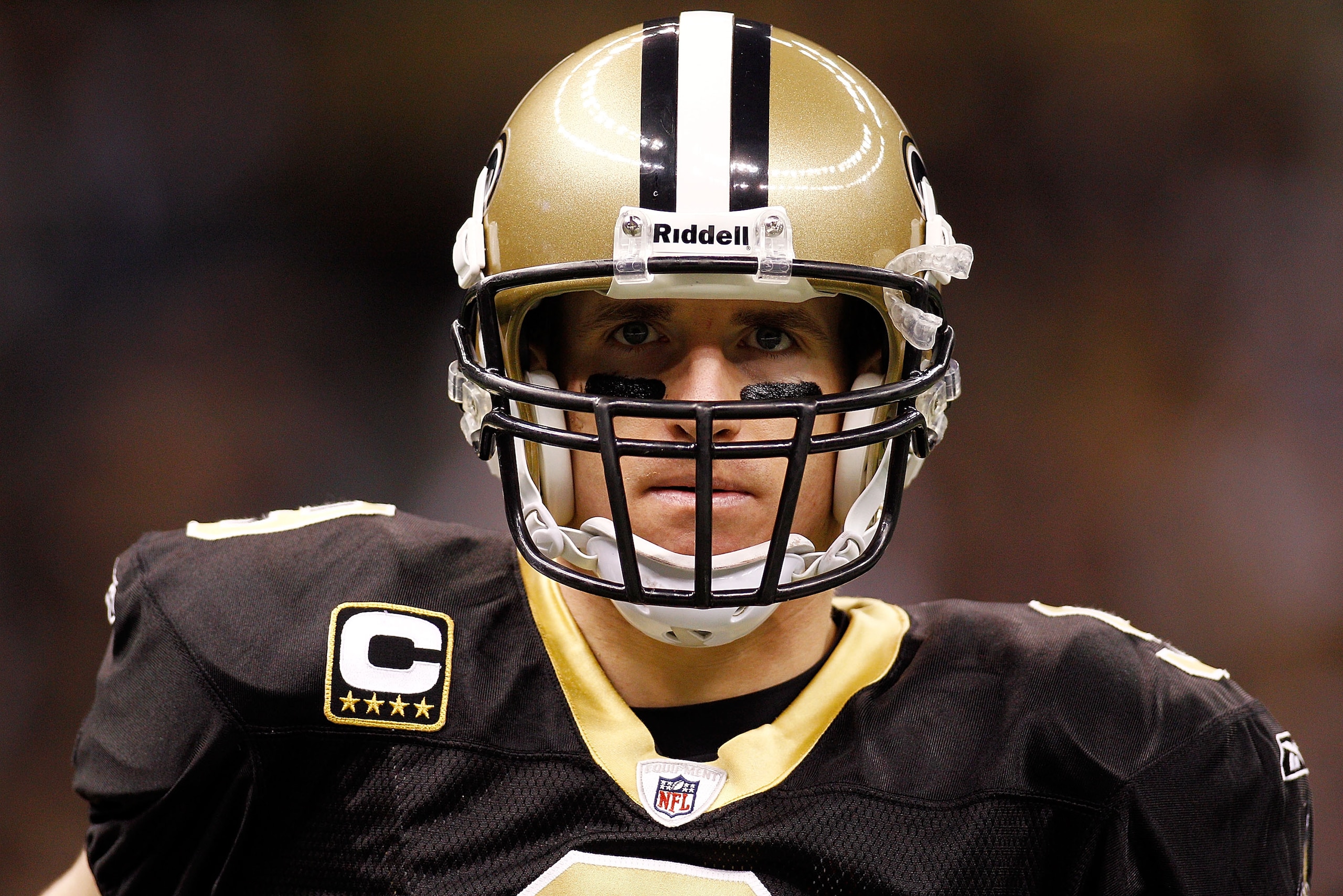 NEW ORLEANS, LA - JANUARY 02:  Drew Brees #9 of the New Orleans Saints warms up before playing the Tampa Bay Buccaneers at the Louisiana Superdome on January 2, 2011 in New Orleans, Louisiana.  (Photo by Chris Graythen/Getty Images)