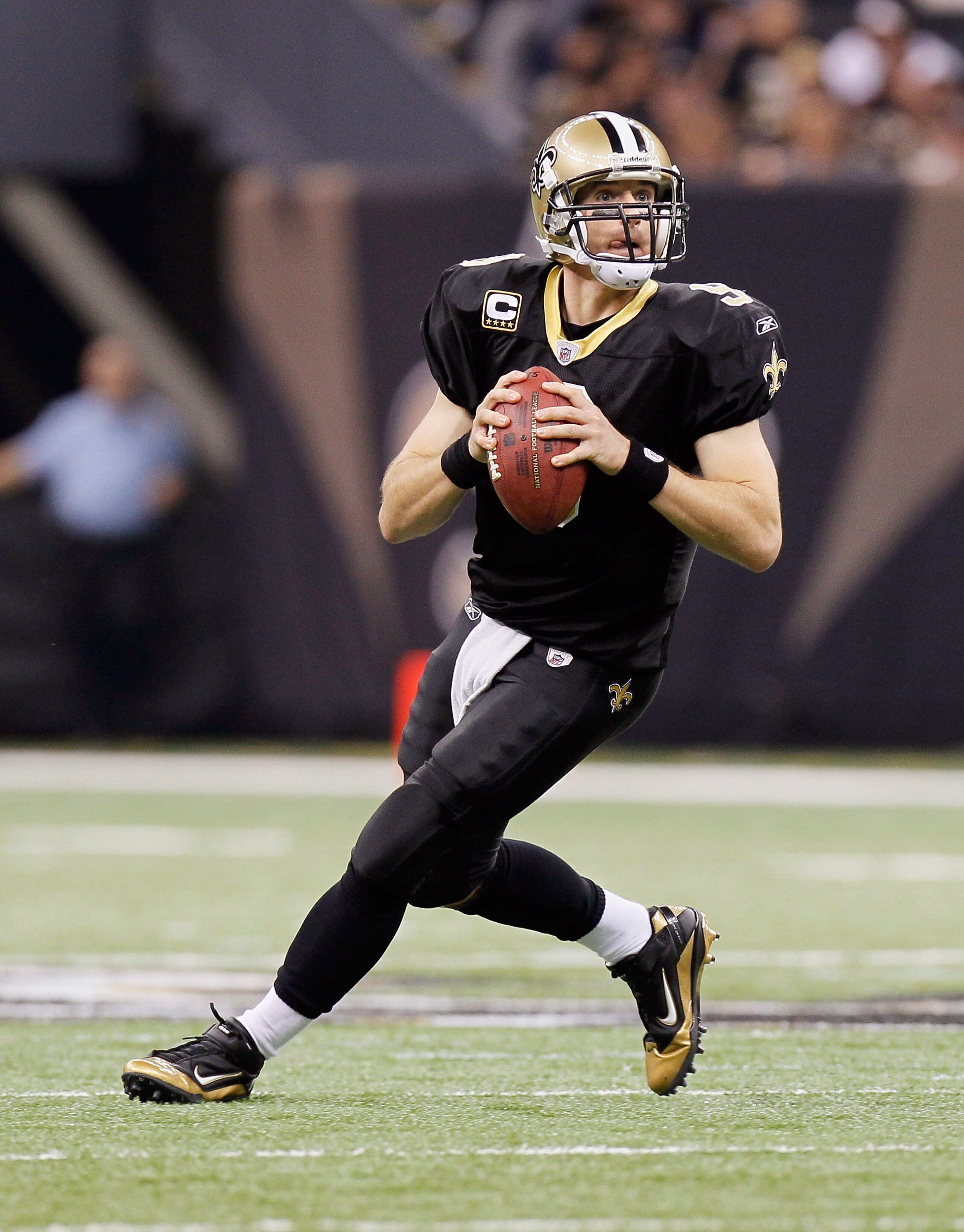 NEW ORLEANS - NOVEMBER 21:  Quarterback Drew Brees #9 of the New Orleans Saints against the Seattle Seahawks at Louisiana Superdome on November 21, 2010 in New Orleans, Louisiana.  (Photo by Kevin C. Cox/Getty Images)