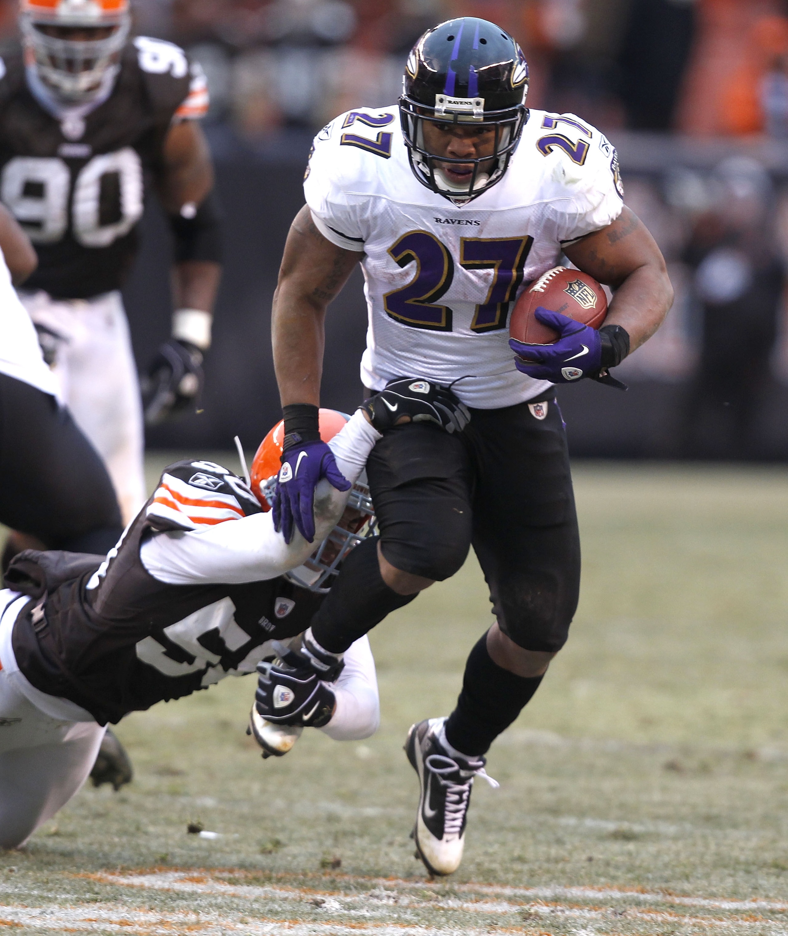 CLEVELAND - DECEMBER 26:  Running back Ray Rice #27 of the Baltimore Ravens runs by linebacker Eric Barton #50 of the Cleveland Browns at Cleveland Browns Stadium on December 26, 2010 in Cleveland, Ohio.  (Photo by Matt Sullivan/Getty Images)