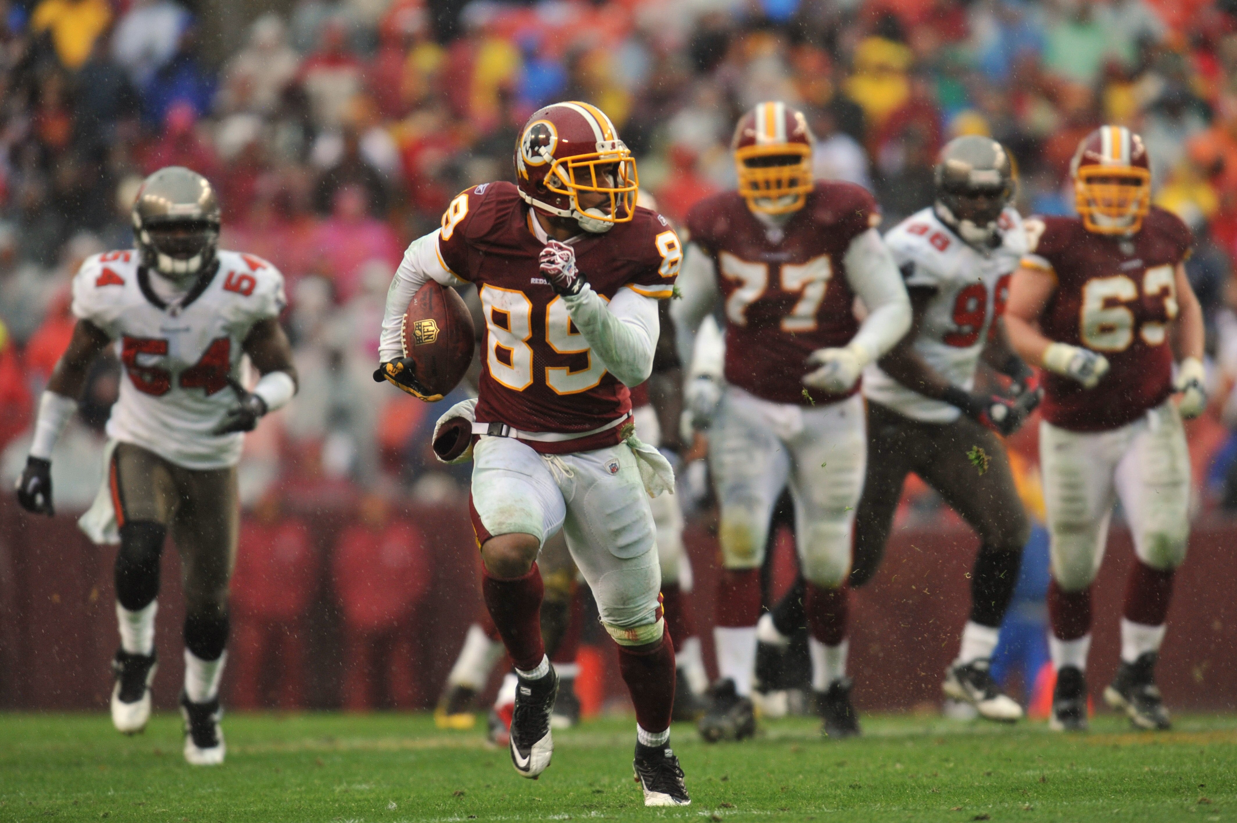LANDOVER, MD - DECEMBER 12:  Santana Moss #89 of the Washington Redskins runs the ball against the Tampa Bay Buccaneers  at FedExField on December 12, 2010 in Landover, Maryland. The Buccaneers defeated the Redskins 17-16. (Photo by Larry French/Getty Ima