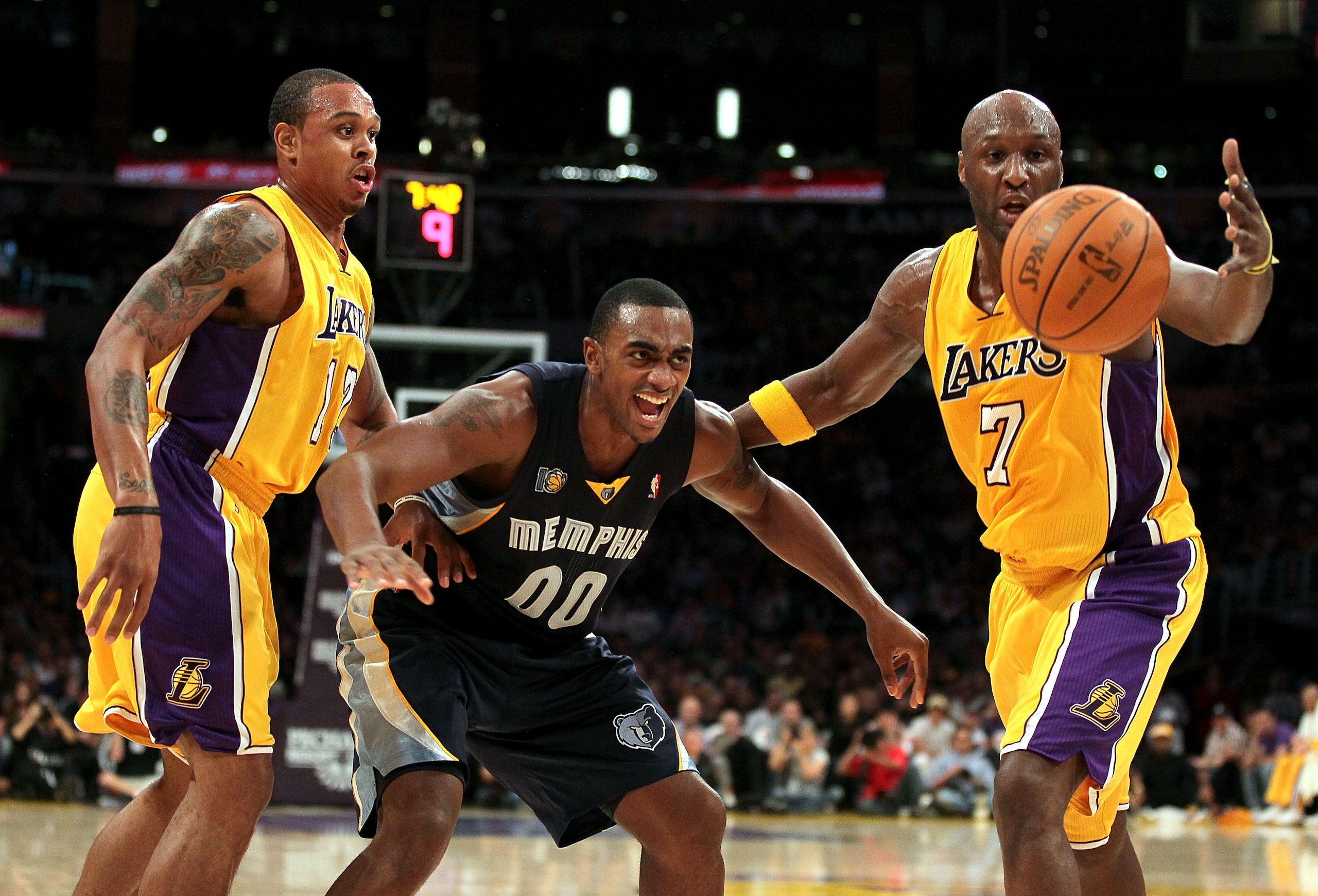 LOS ANGELES, CA - NOVEMBER 02:  Darrell Arthur#00 of the Memphis Grizzlies is surrounded by Shannon Brown #12 and Lamar Odom #7 of the Los Angeles Lakers during the game at Staples Center on November 2, 2010 in Los Angeles, California. The Lakers defeated