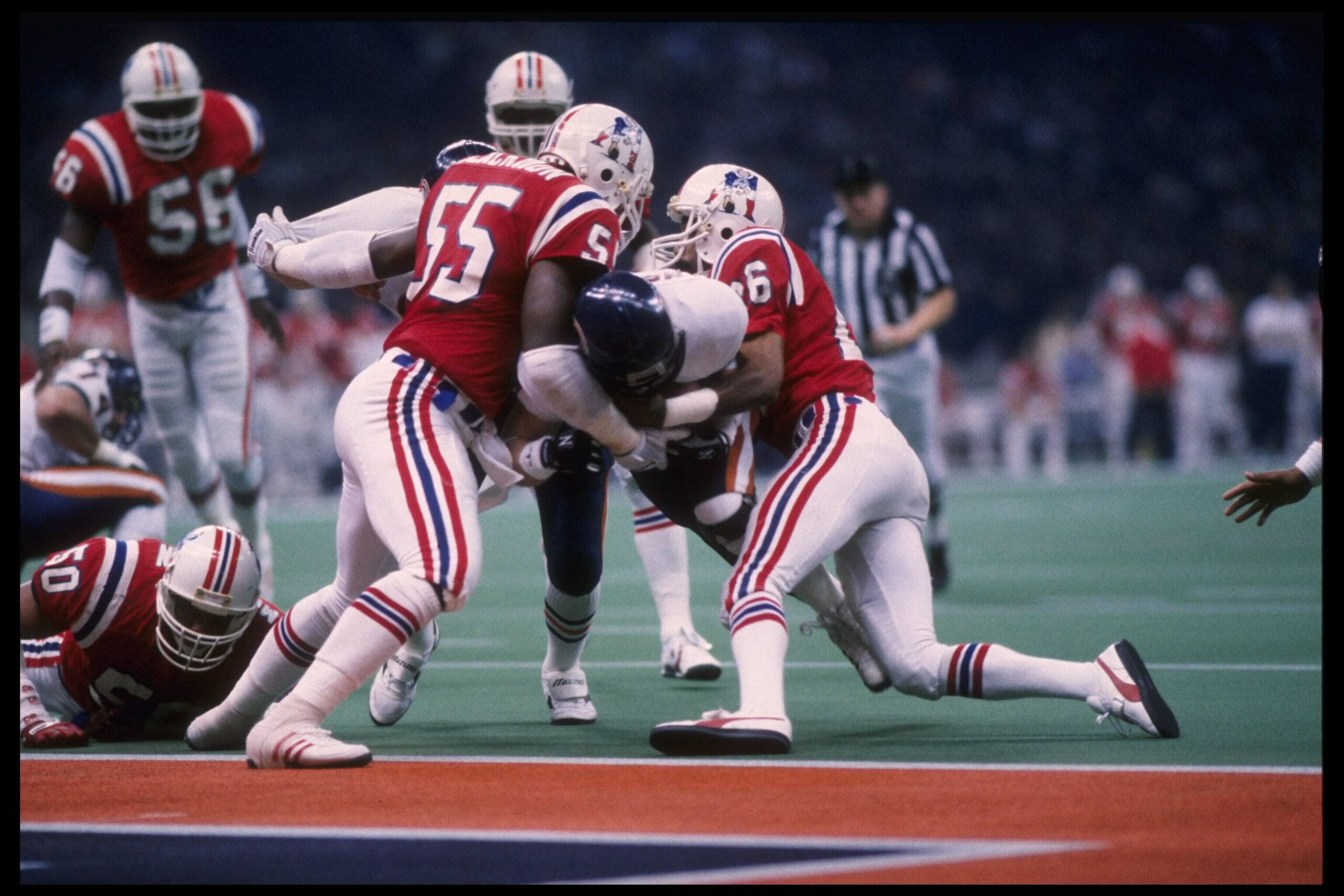 NEW ORLEANS - JANUARY 26: Quarterback Jim McMahon #9 of the Chicago Bears runs for a touchdown as Don Blackmon #55 and Raymond Clayborn #26 of the New England Patriots try to hold him during Super Bowl XX at the Louisiana Superdome in New Orleans, Louisia