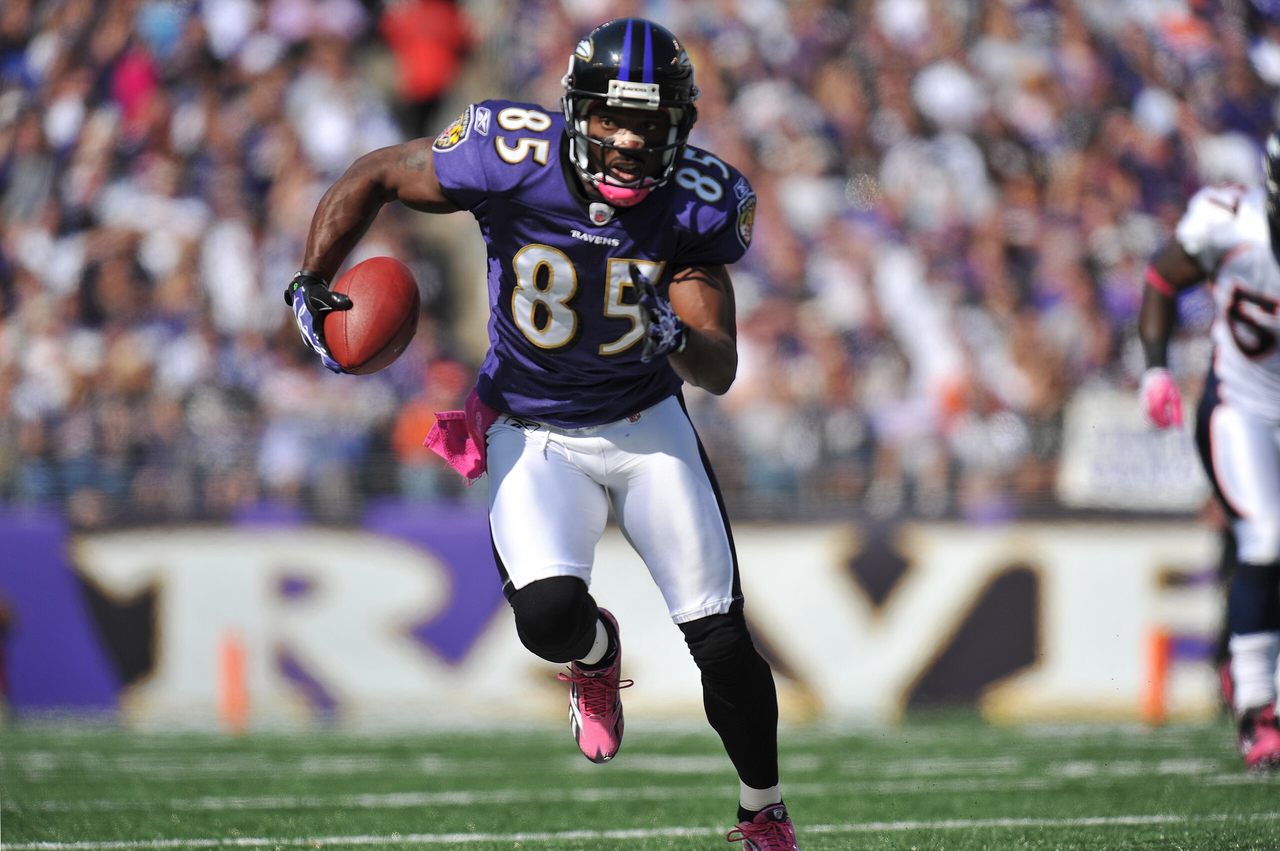 BALTIMORE, MD - OCTOBER 10:  Derrick Mason #85 of the Baltimore Ravens runs the ball against the Denver Broncos at M&T Bank Stadium on October 10, 2010 in Baltimore, Maryland. Players wore pink in recognition of Breast Cancer Awareness Month. The Ravens l