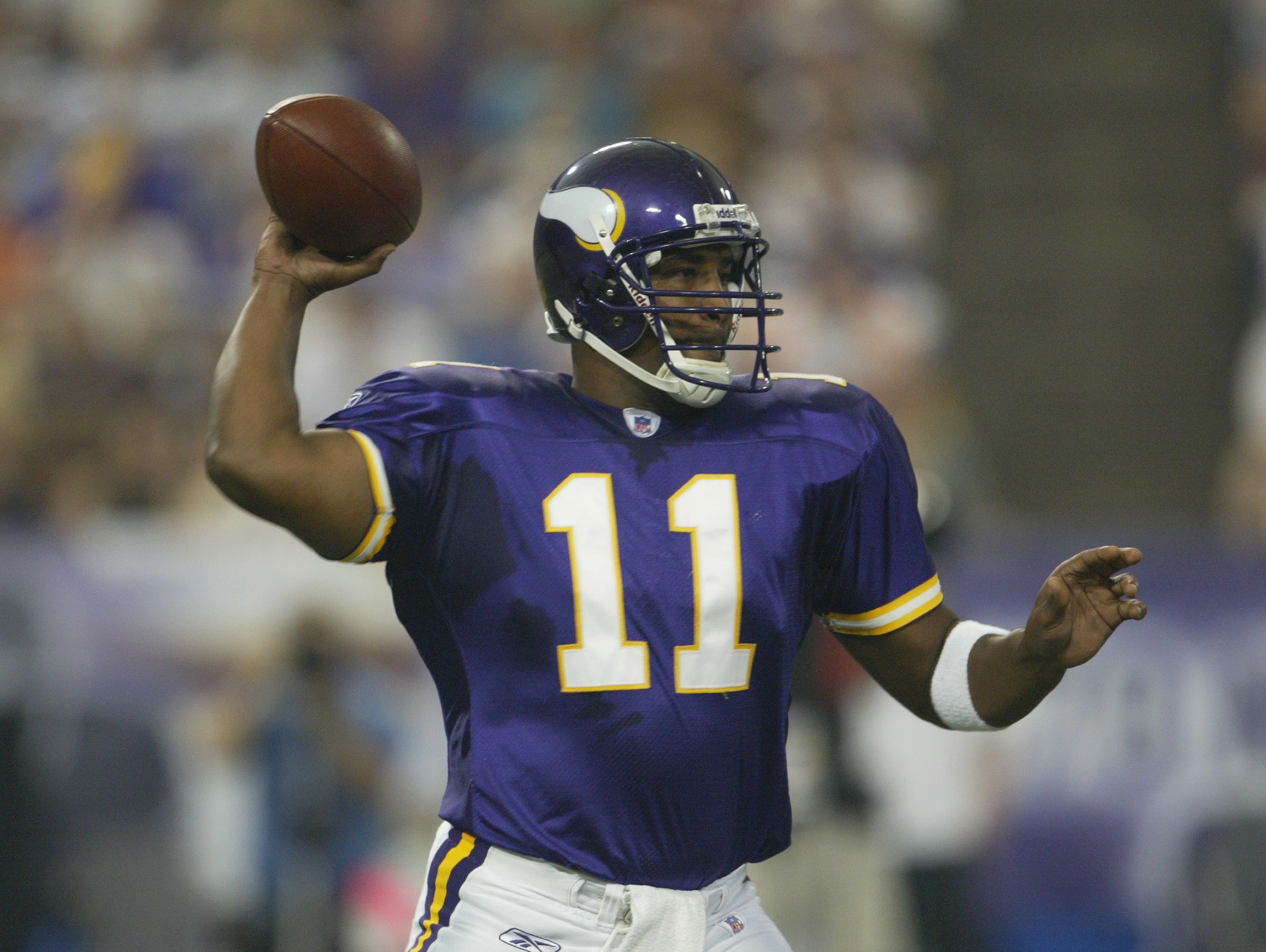 MINNEAPOLIS - SEPTEMBER 12:  Daunte Culpepper of the Minnesota Vikings passes against the Dallas Cowboys on September 12, 2004 at the Hubert H. Humphrey Metrodome in Minneapolis, Minnesota.  The Vikings defeated the Cowboys 35-17.  (Photo by Jeff Gross/Ge