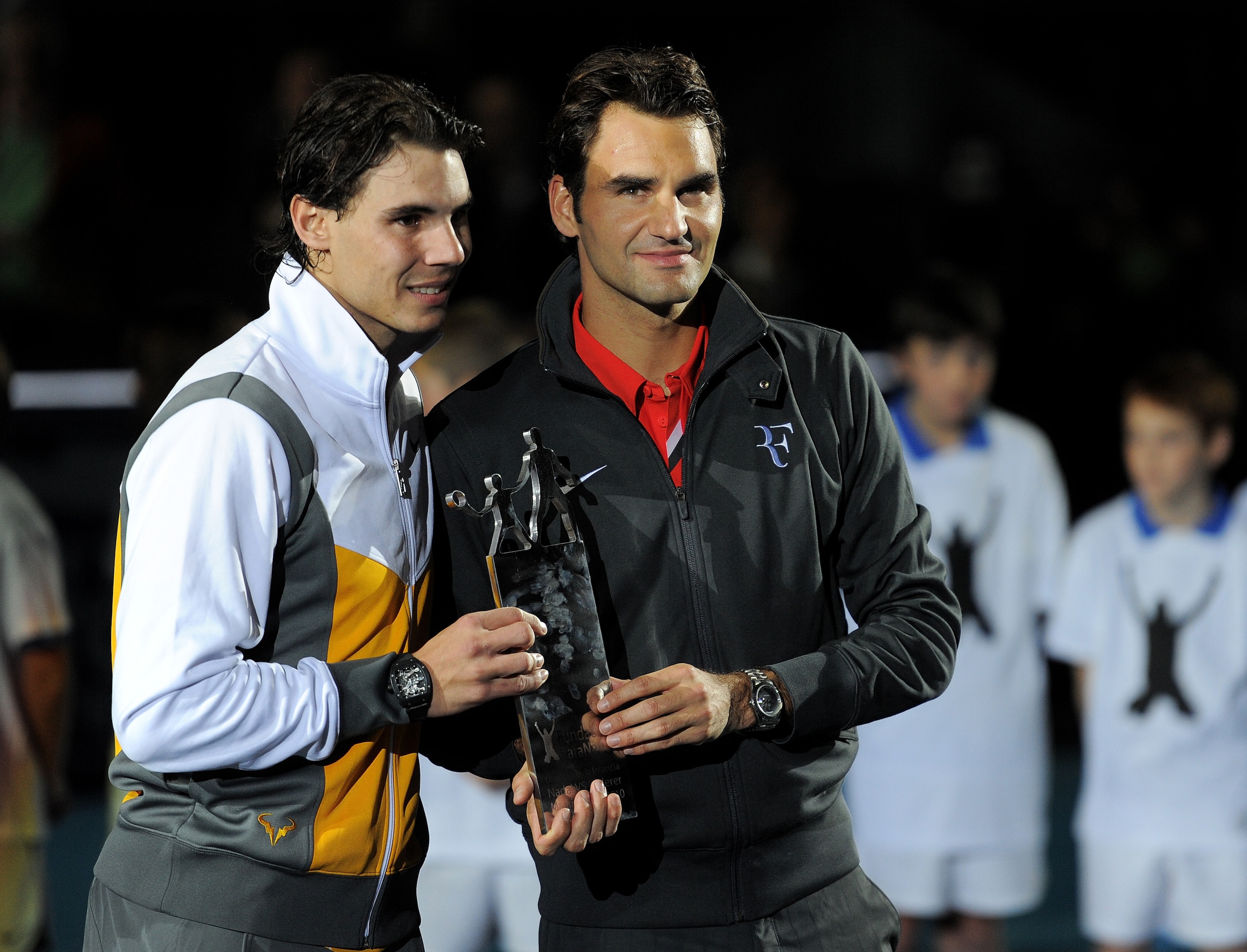 MADRID, SPAIN - DECEMBER 22:  Roger Federer (R) of Switzerland stands with Rafael Nadal of Spain at the end of a charity exhibition match at La Caja Magica on December 22, 2010 in Madrid, Spain.  (Photo by Jasper Juinen/Getty Images)