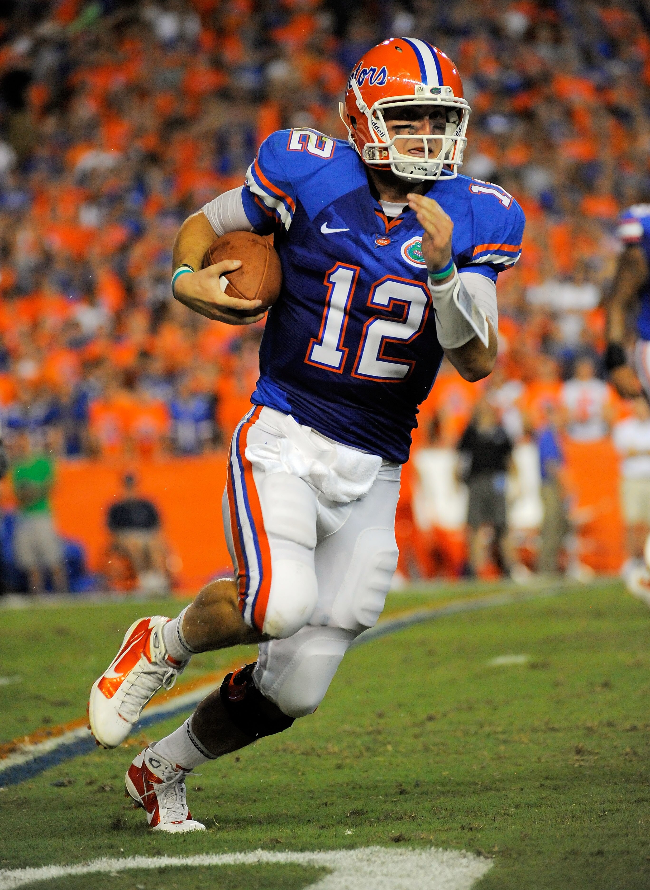 GAINESVILLE, FL - SEPTEMBER 25:  Quarterback John Brantley #12 of the Florida Gators scrambles against the Kentucky Wildcats at Ben Hill Griffin Stadium on September 25, 2010 in Gainesville, Florida.  (Photo by Doug Benc/Getty Images)