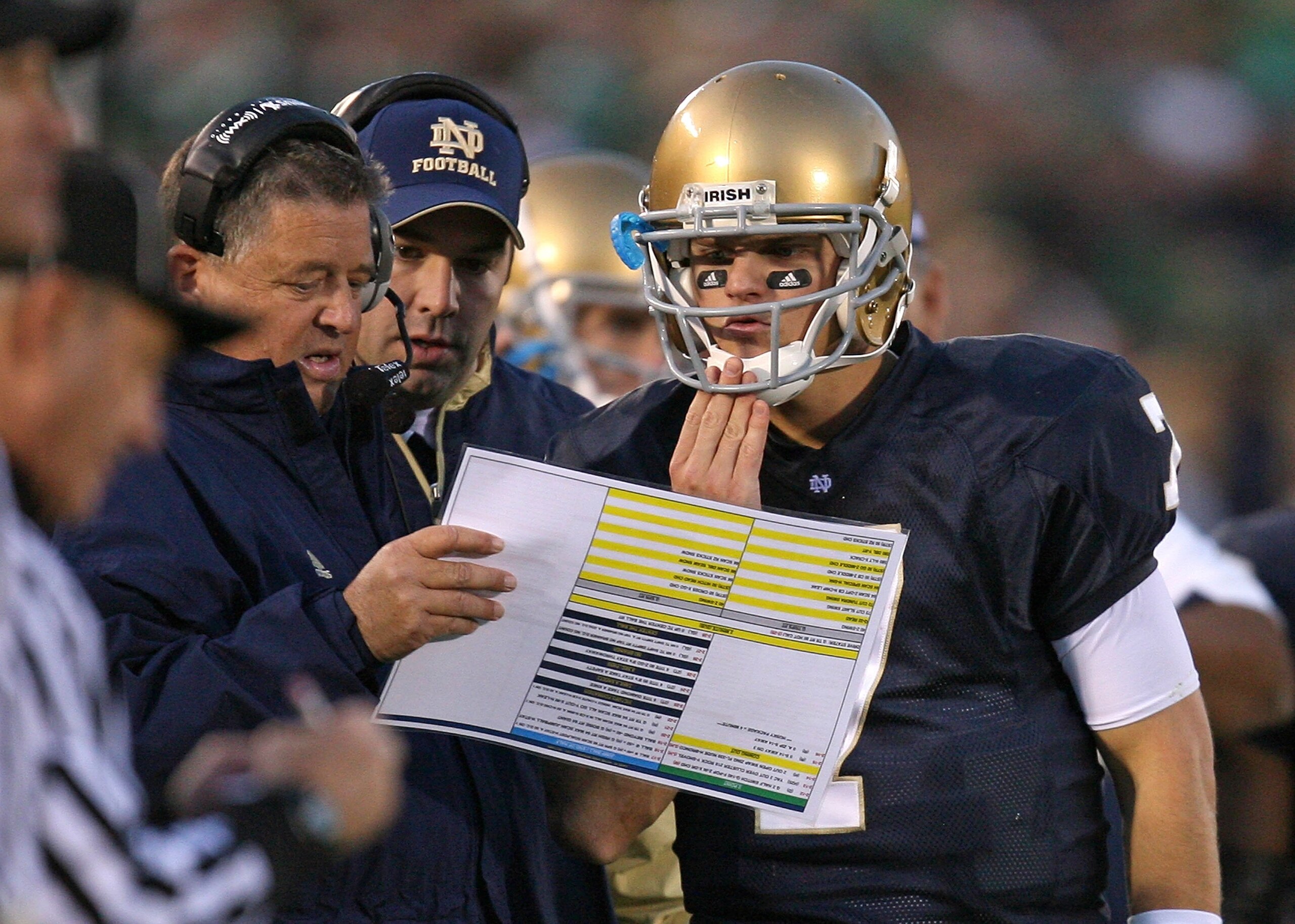 SOUTH BEND, IN - OCTOBER 17: Head coach Charlie Weis of the Notre Dame Fighting Irish gives a play to quarterback Jimmy Clausen #7 during a game against the USC Trojans at Notre Dame Stadium on October 17, 2009 in South Bend, Indiana. USC defeated Notre D SOUTH BEND, IN - OCTOBER 17: Head coach Charlie Weis of the Notre Dame Fighting Irish gives a play to quarterback Jimmy Clausen #7 during a game against the USC Trojans at Notre Dame Stadium on October 17, 2009 in South Bend, Indiana. USC defeated Notre D