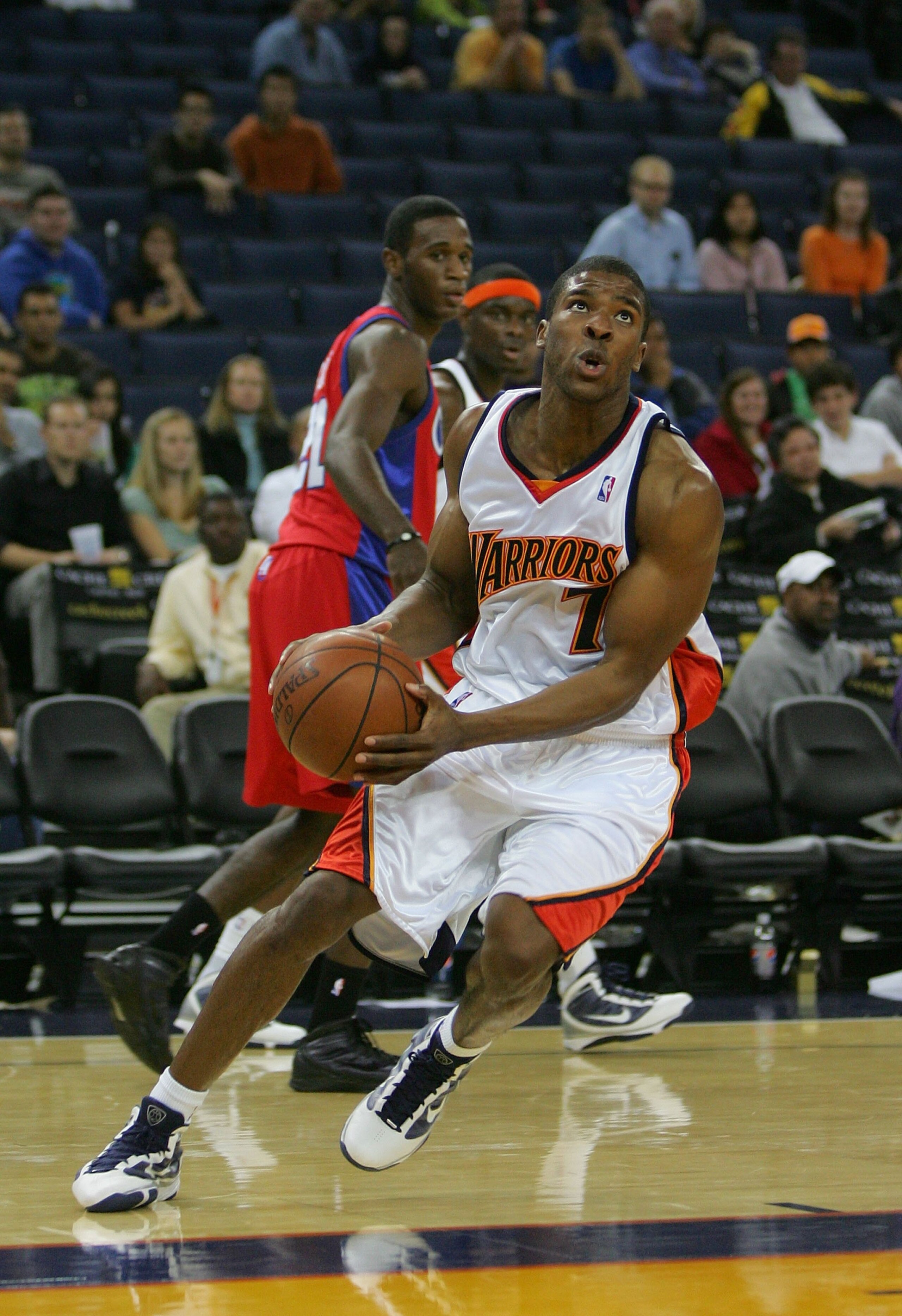OAKLAND, CA - NOVEMBER 06: Kelenna Azubuike #7 of the Golden State Warriors in action during their game against the Los Angeles Clippers at Oracle Arena on November 6, 2009 in Oakland, California. (Photo by Ezra Shaw/Getty Images) OAKLAND, CA - NOVEMBER 06: Kelenna Azubuike #7 of the Golden State Warriors in action during their game against the Los Angeles Clippers at Oracle Arena on November 6, 2009 in Oakland, California. (Photo by Ezra Shaw/Getty Images)