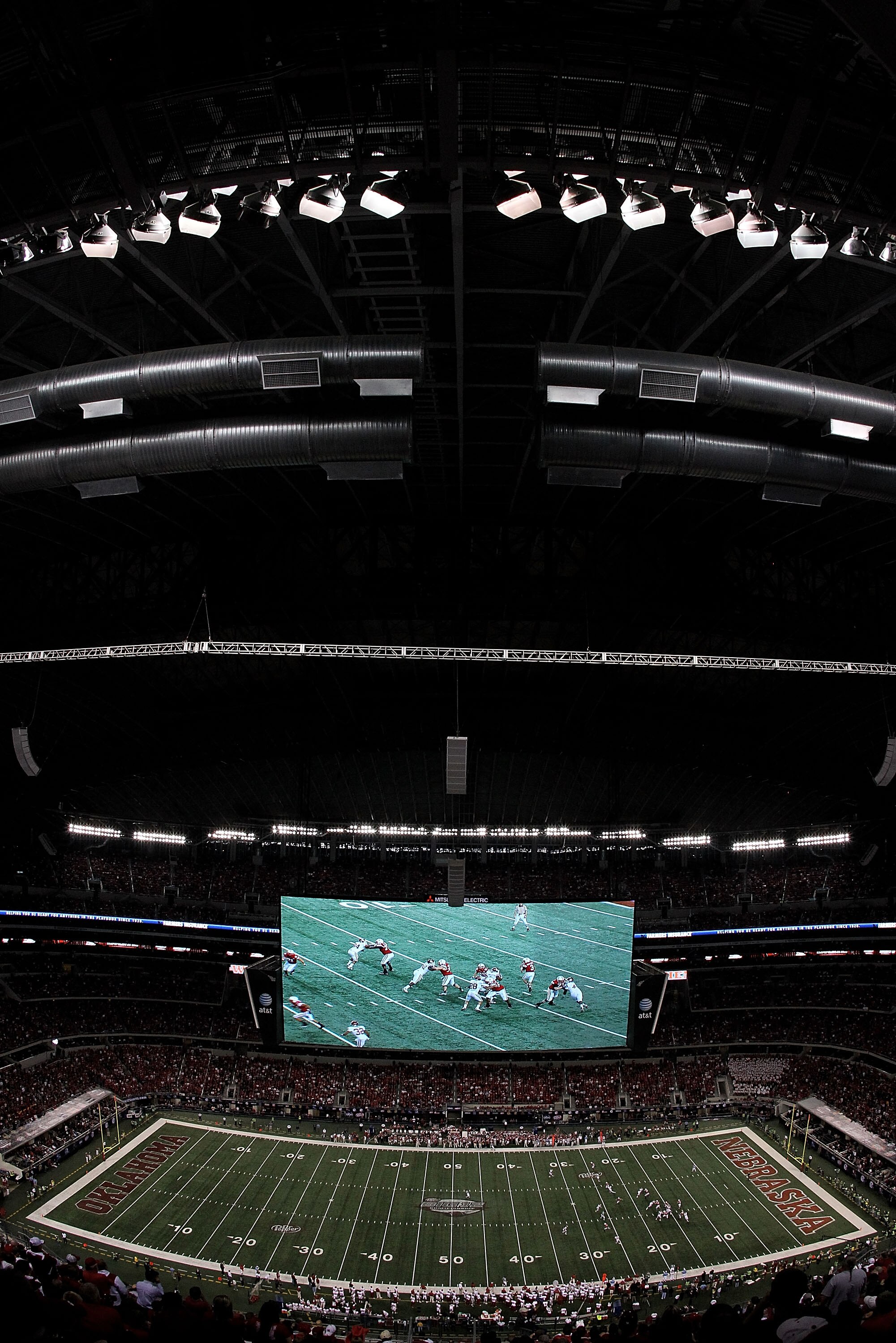 ARLINGTON, TX - DECEMBER 04:  A general view of play between the Oklahoma Sooners and the Nebraska Cornhuskers during the Big 12 Championship at Cowboys Stadium on December 4, 2010 in Arlington, Texas.  (Photo by Ronald Martinez/Getty Images)