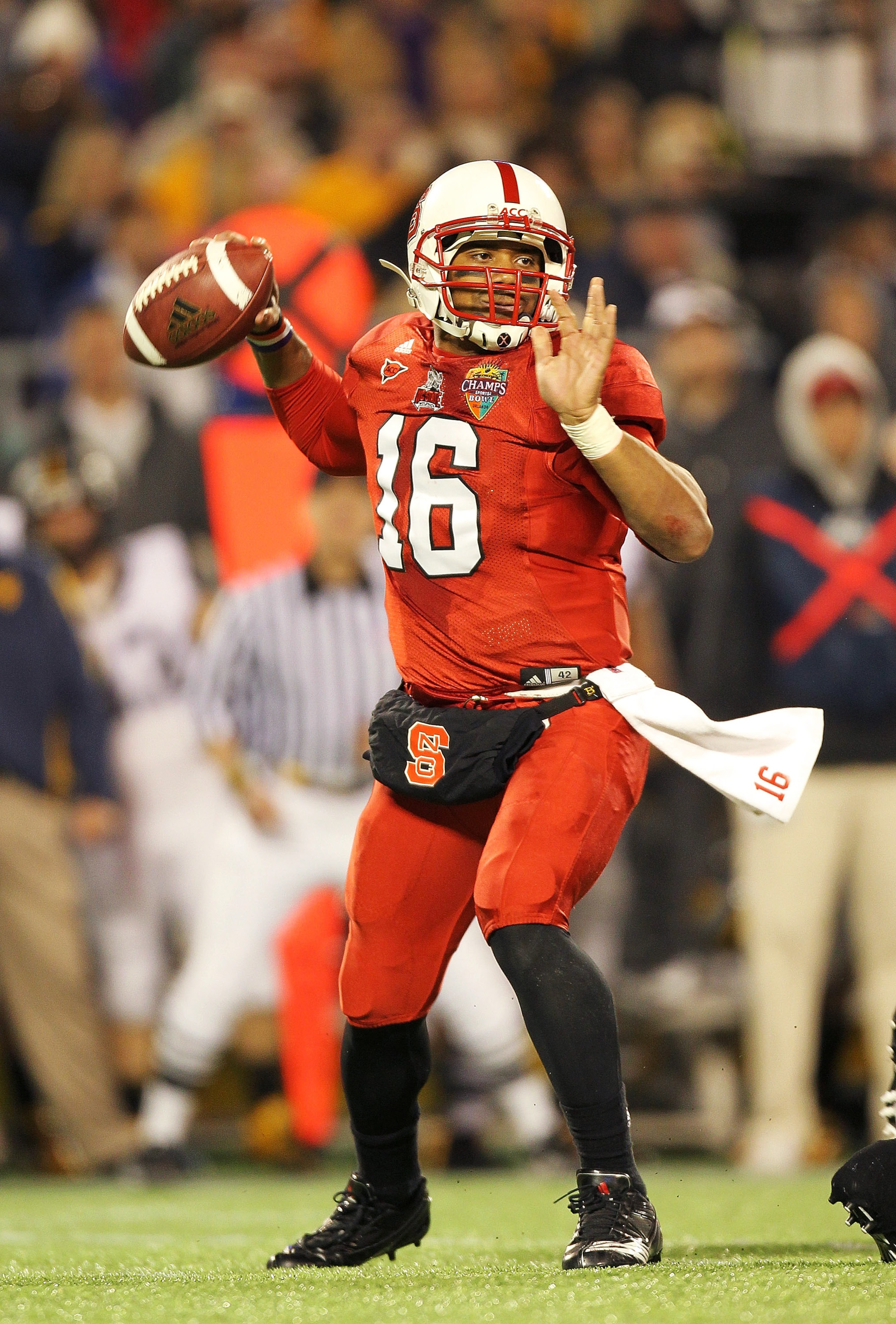 ORLANDO, FL - DECEMBER 28:  Russell Wilson #16 of the North Carolina State Wolfpack passes the ball during the Champs Sports Bowl against the West Virginia Mountineers at Florida Citrus Bowl Stadium on December 28, 2010 in Orlando, Florida.  (Photo by Mik