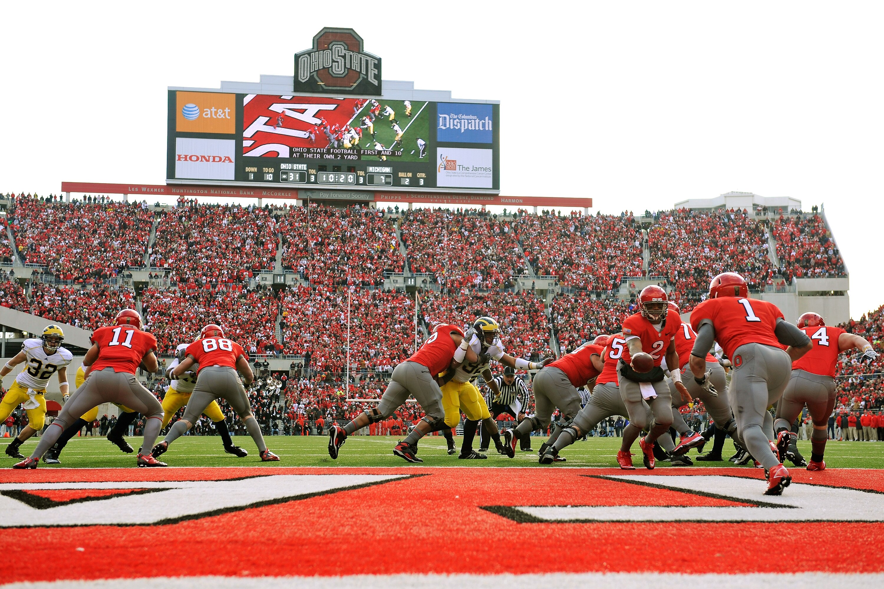 COLUMBUS, OH - NOVEMBER 27:  Quarterback Terrelle Pryor #2 of the Ohio State Buckeyes hands off to running back Dan Herron #1 of the Ohio State Buckeyes in the third quarter against the Michigan Wolverines at Ohio Stadium on November 27, 2010 in Columbus,
