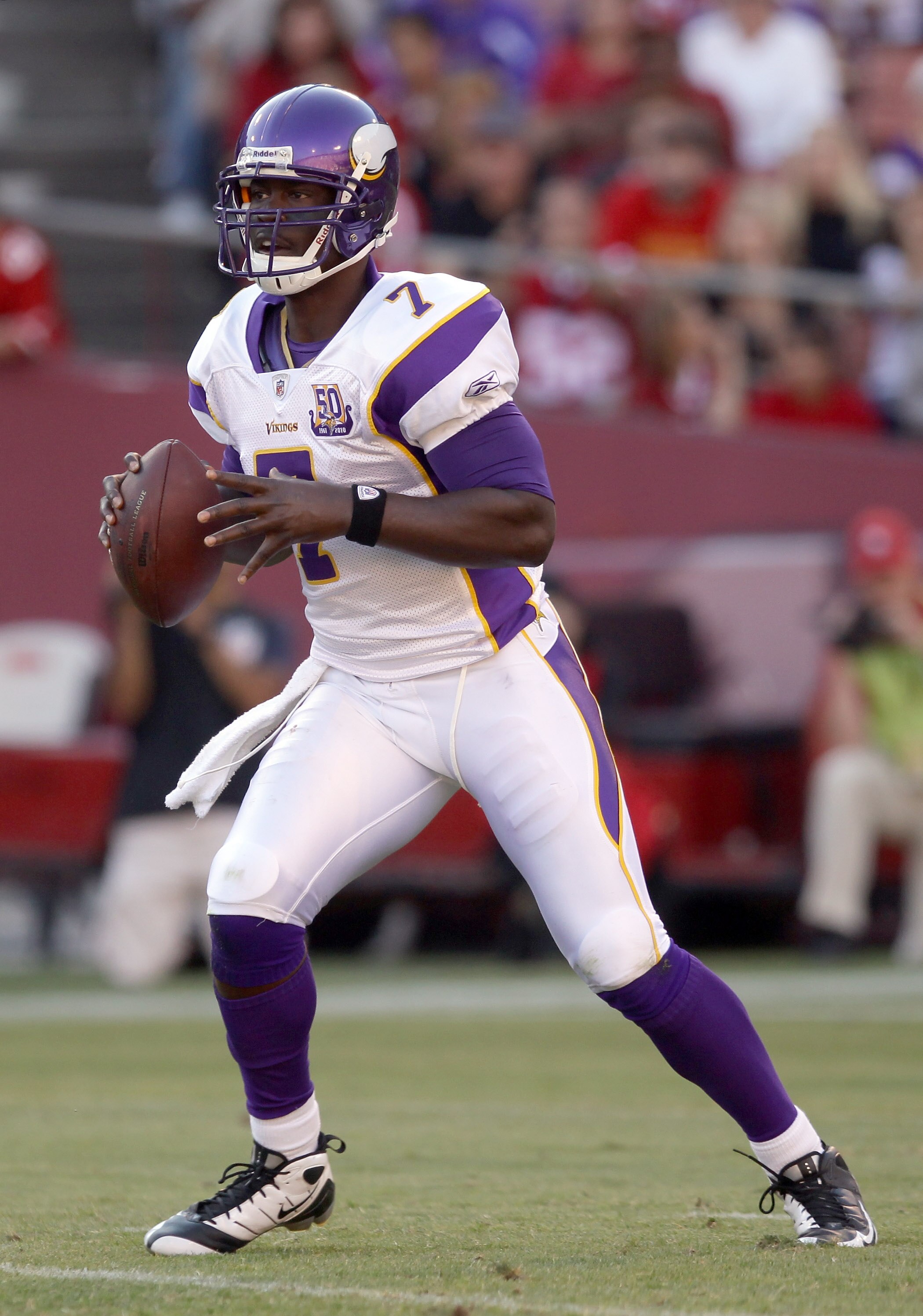 SAN FRANCISCO - AUGUST 22:  Tarvaris Jackson #7 of the Minnesota Vikings in action during their preseason game against the San Francisco 49ers at Candlestick Park on August 22, 2010 in San Francisco, California.  (Photo by Ezra Shaw/Getty Images)