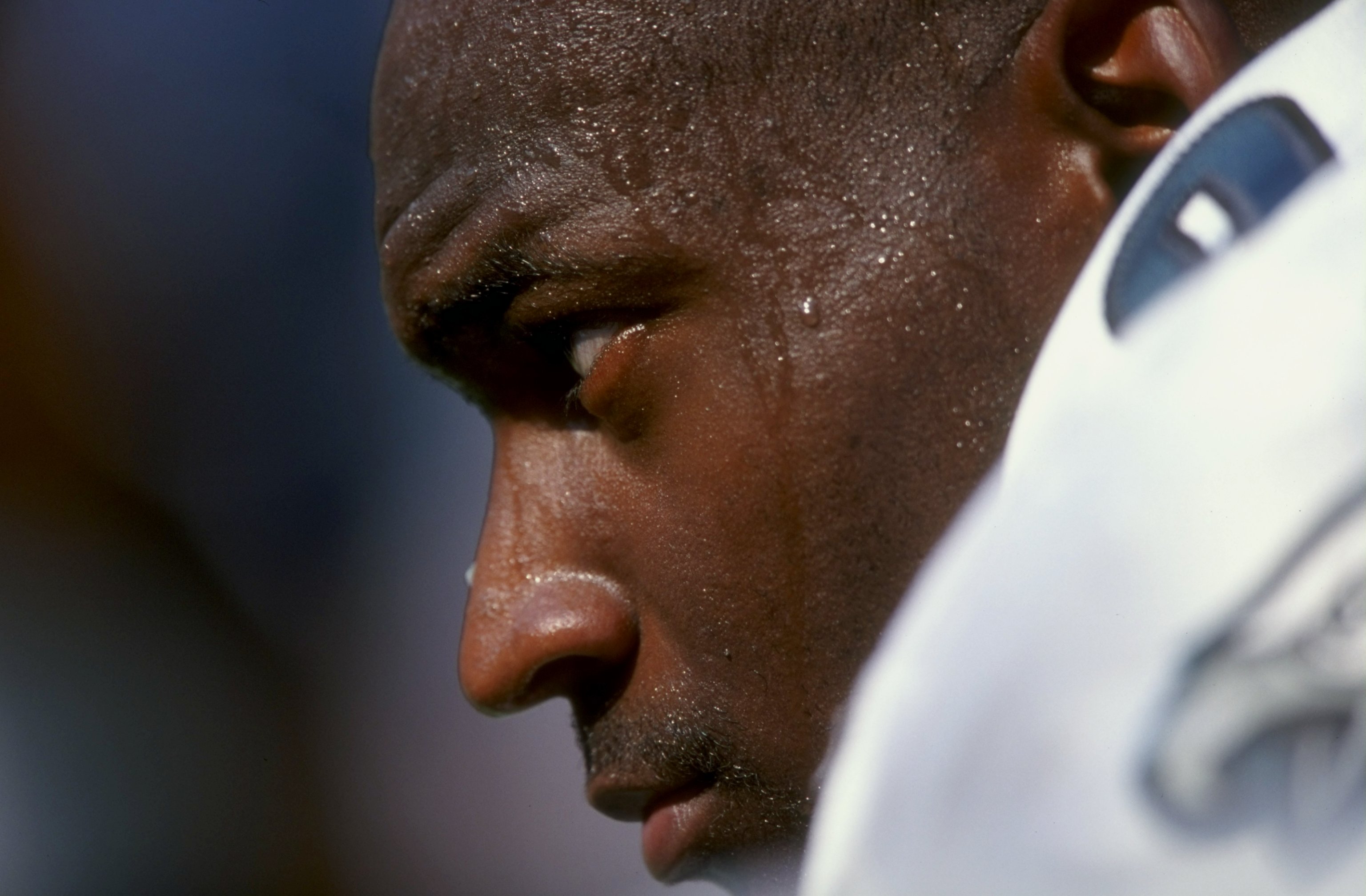 27 Sep 1998:  Defensive end Jon Harris #90 of the Philadelphia Eagles looks on during the game against the Kansas City Chiefs at Vetereans Stadium in Philadelphia, Pennsylvania. The Chiefs defeated the Eagles 24-21. Mandatory Credit: Ezra O. Shaw  /Allspo
