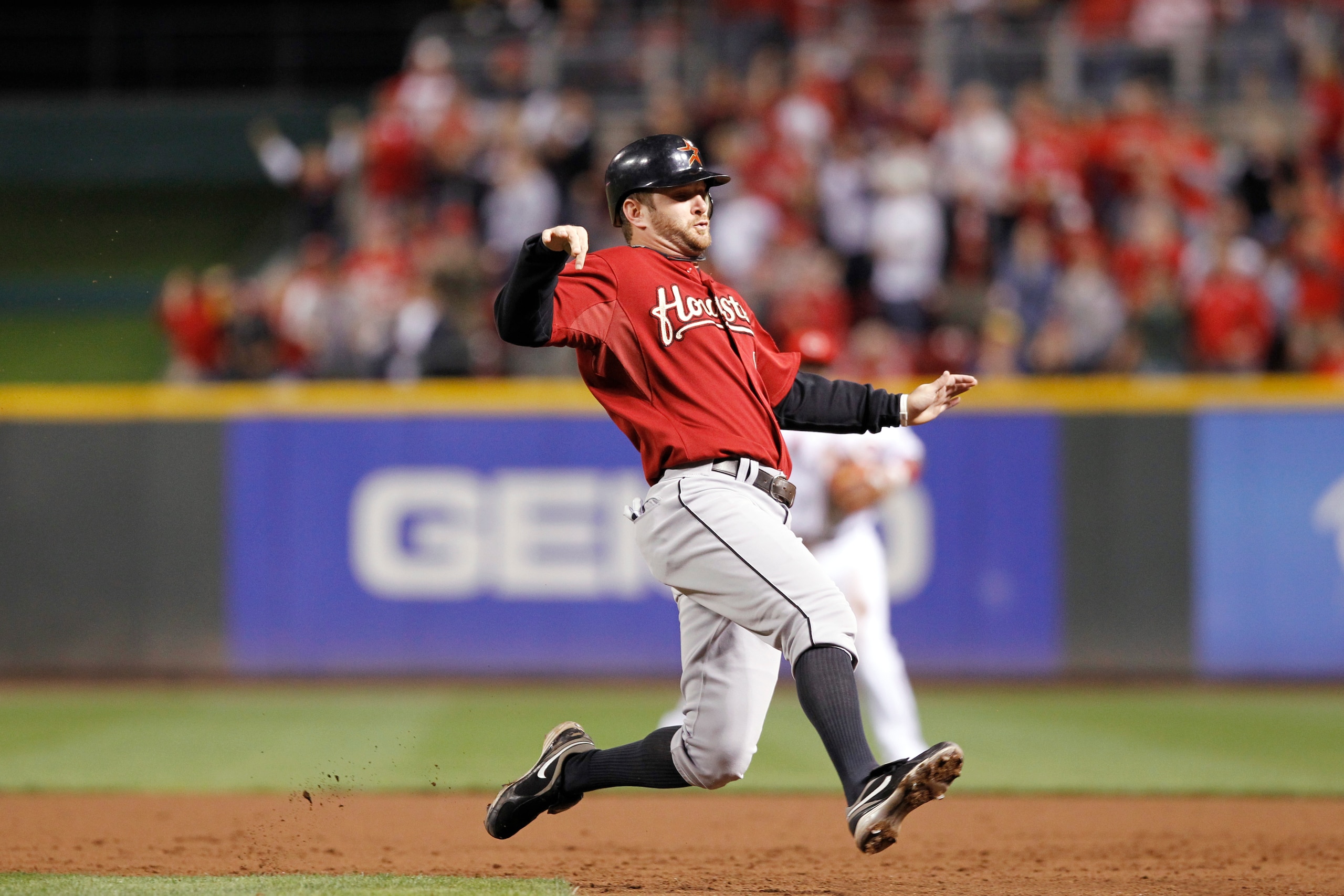 CINCINNATI, OH - SEPTEMBER 28: Jeff Keppinger #8 of the Houston Astros prepares to slide while trying to beat a throw to first against the Cincinnati Reds at Great American Ball Park on September 28, 2010 in Cincinnati, Ohio. The Reds won 3-2 to clinch th