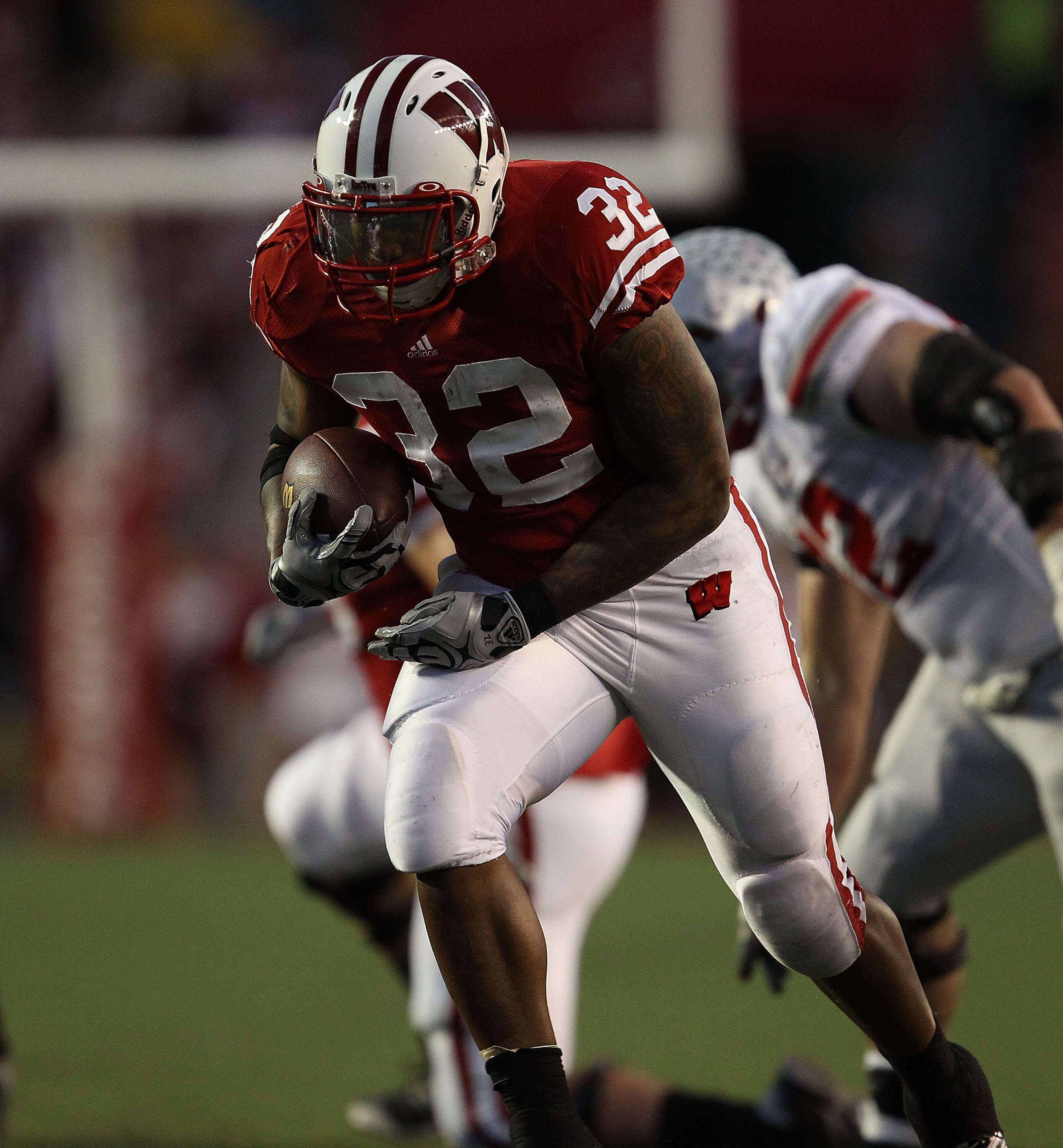 MADISON, WI - OCTOBER 16: John Clay #32 of the Wisconsin Badgers runs against the Ohio State Buckeyes at Camp Randall Stadium on October 16, 2010 in Madison, Wisconsin. Wisconsin defeated Ohio State 31-18. (Photo by Jonathan Daniel/Getty Images)