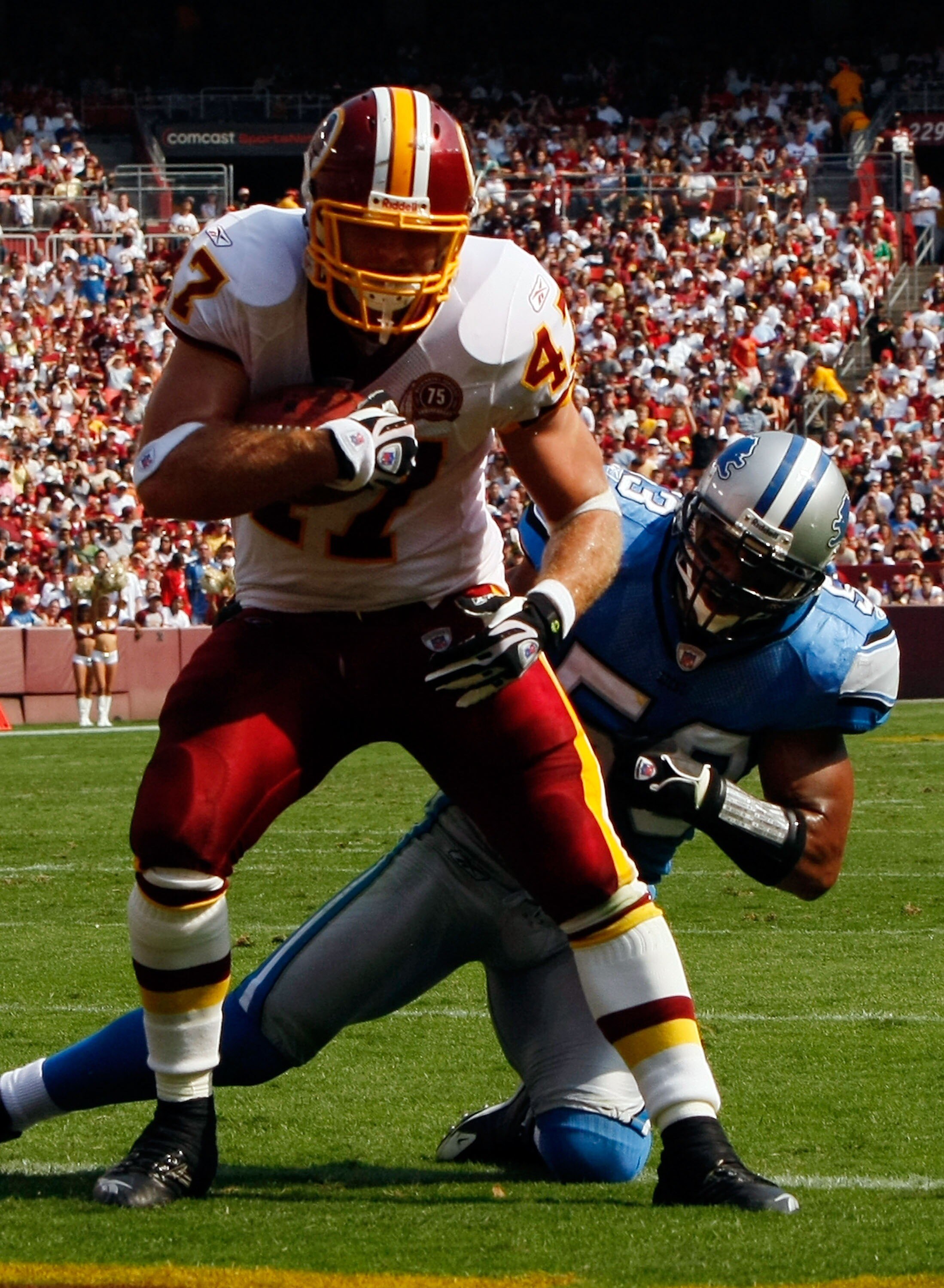 LANDOVER, MD - OCTOBER 07:  Tight end Chris Cooley #47 of the Washington Redskins runs past Detroit Lions linebacker Paris Lenon #53 to score a touchdown in second quarter action at FedEx Field October 7, 2007 in Landover, Maryland. The Redskins defeated