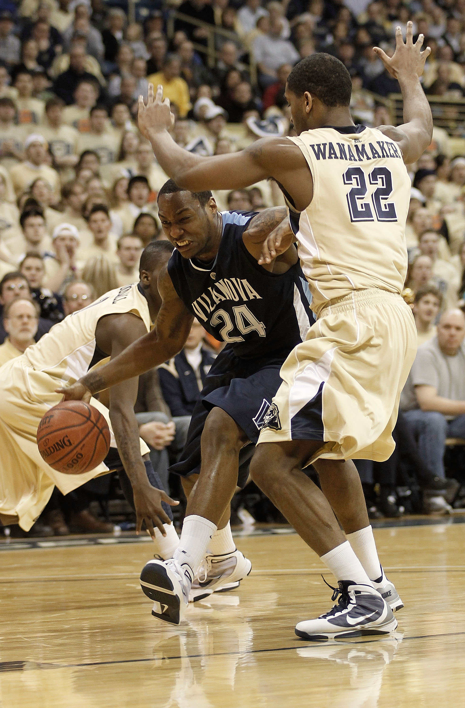 PITTSBURGH - FEBRUARY 21:  Corey Stokes #24 of the University of Villanova Wildcats drives with the ball against Brad Wanamaker #22 of the University of Pittsburgh Panthers during the game on February 21, 2010 at the Petersen Events Center in Pittsburgh,