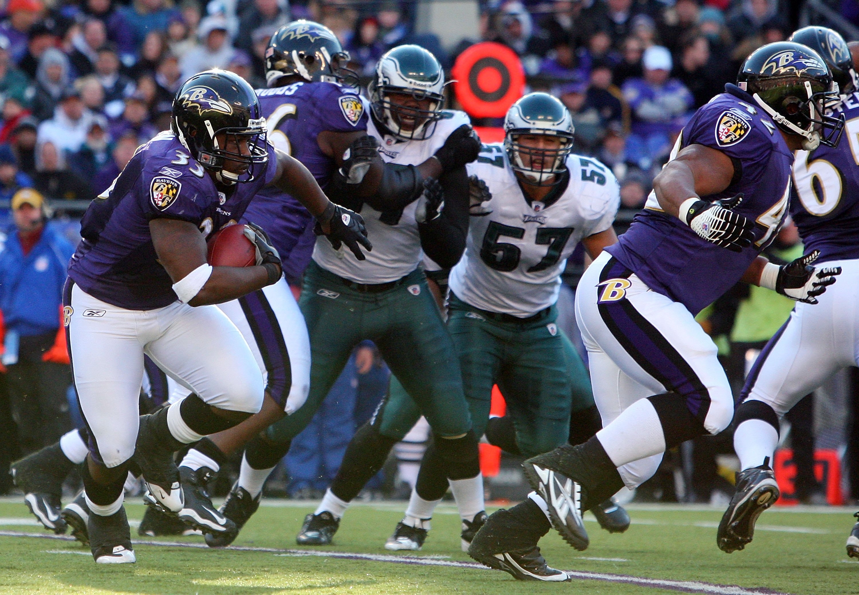 BALTIMORE - NOVEMBER 23:  LeRon McClain #33 of the Baltimore Ravens runs the ball against the Philadelphia Eagles on November 23, 2008 at M&T Bank Stadium in Baltimore, Maryland. The Ravens defeated the Eagles 36-7.  (Photo by Jim McIsaac/Getty Images)