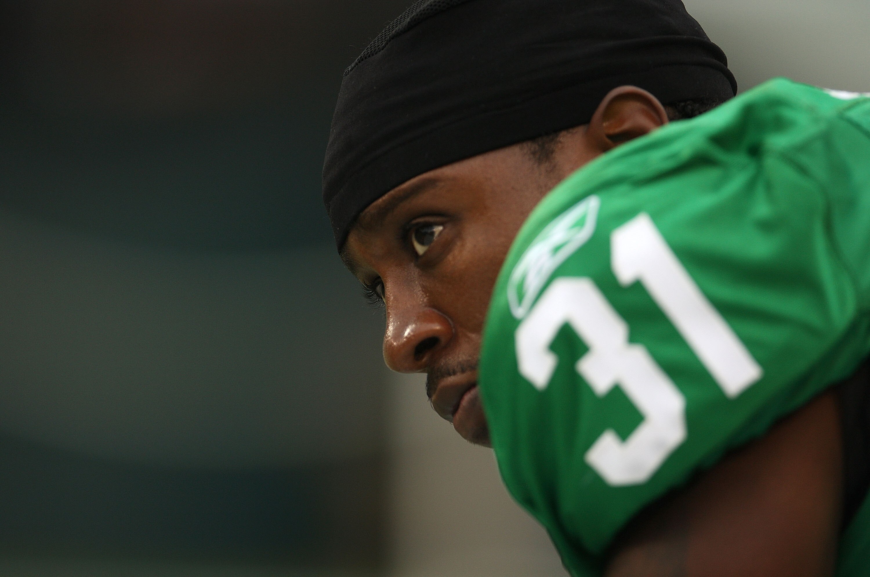 PHILADELPHIA - SEPTEMBER 12:  Ellis Hobbs #31 of the Philadelphia Eagles warms up before a game against the Green Bay Packers during the NFL season opener at Lincoln Financial Field on September 12, 2010 in Philadelphia, Pennsylvania.  (Photo by Mike Ehrm